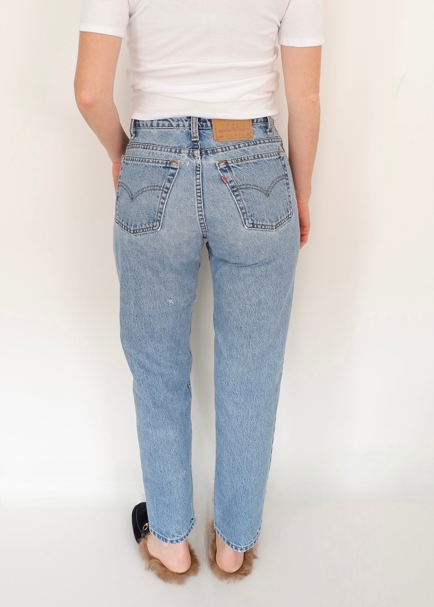 Levis Vintage 550 Medium Wash Relaxed Fit Jeans - 28