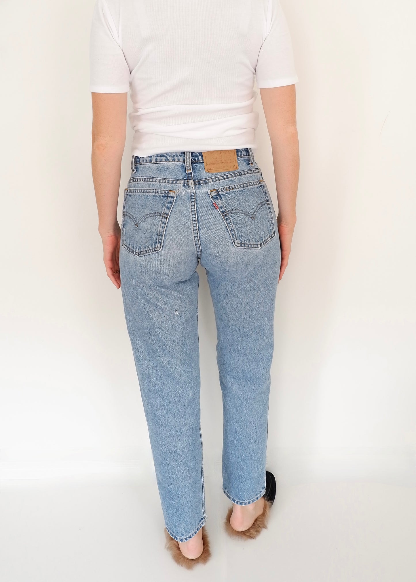 Levis Vintage 550 Medium Wash Relaxed Fit Jeans - 28