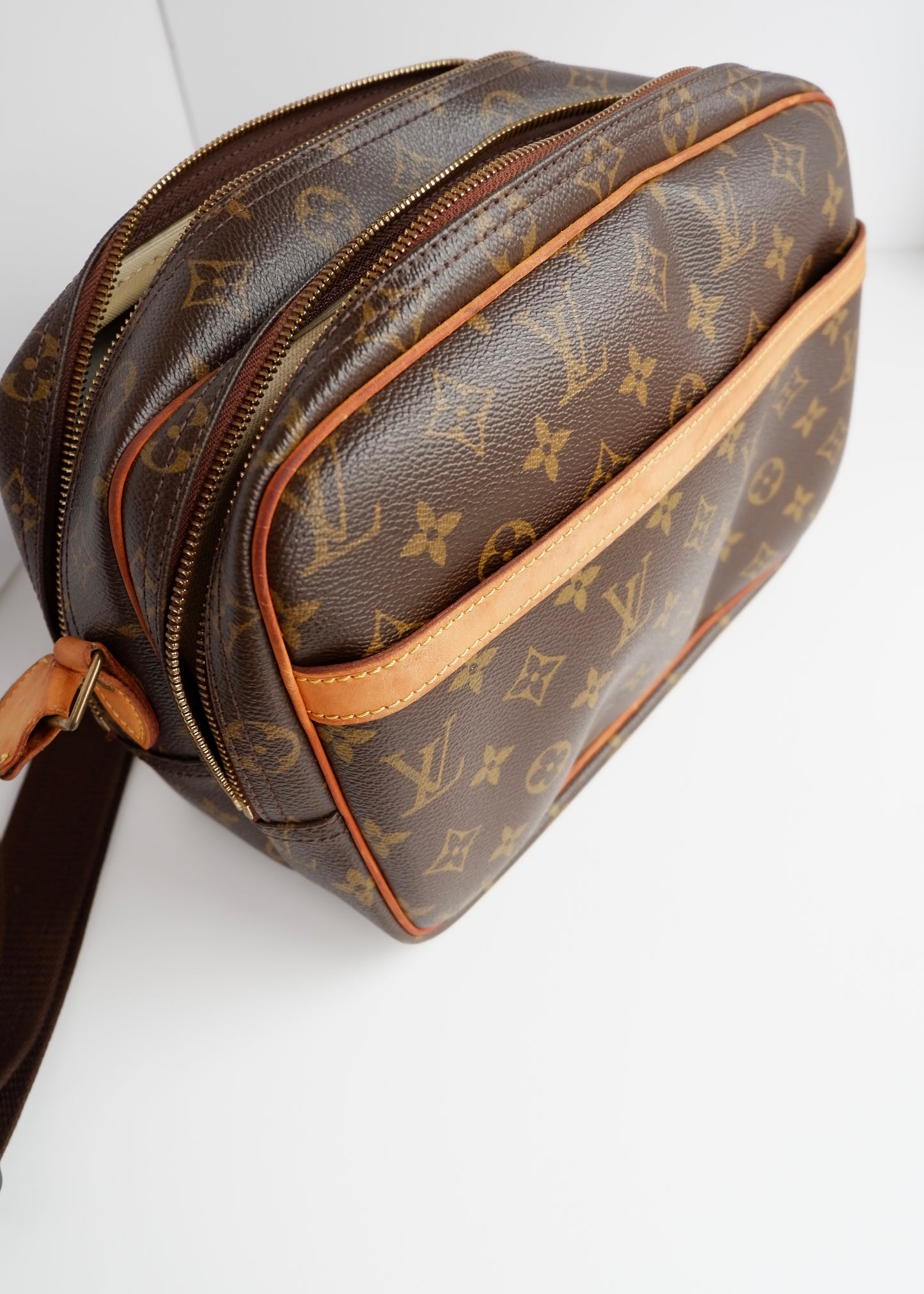 Authentic Preowned Louis Vuitton Monogram Reporter GM Crossbody