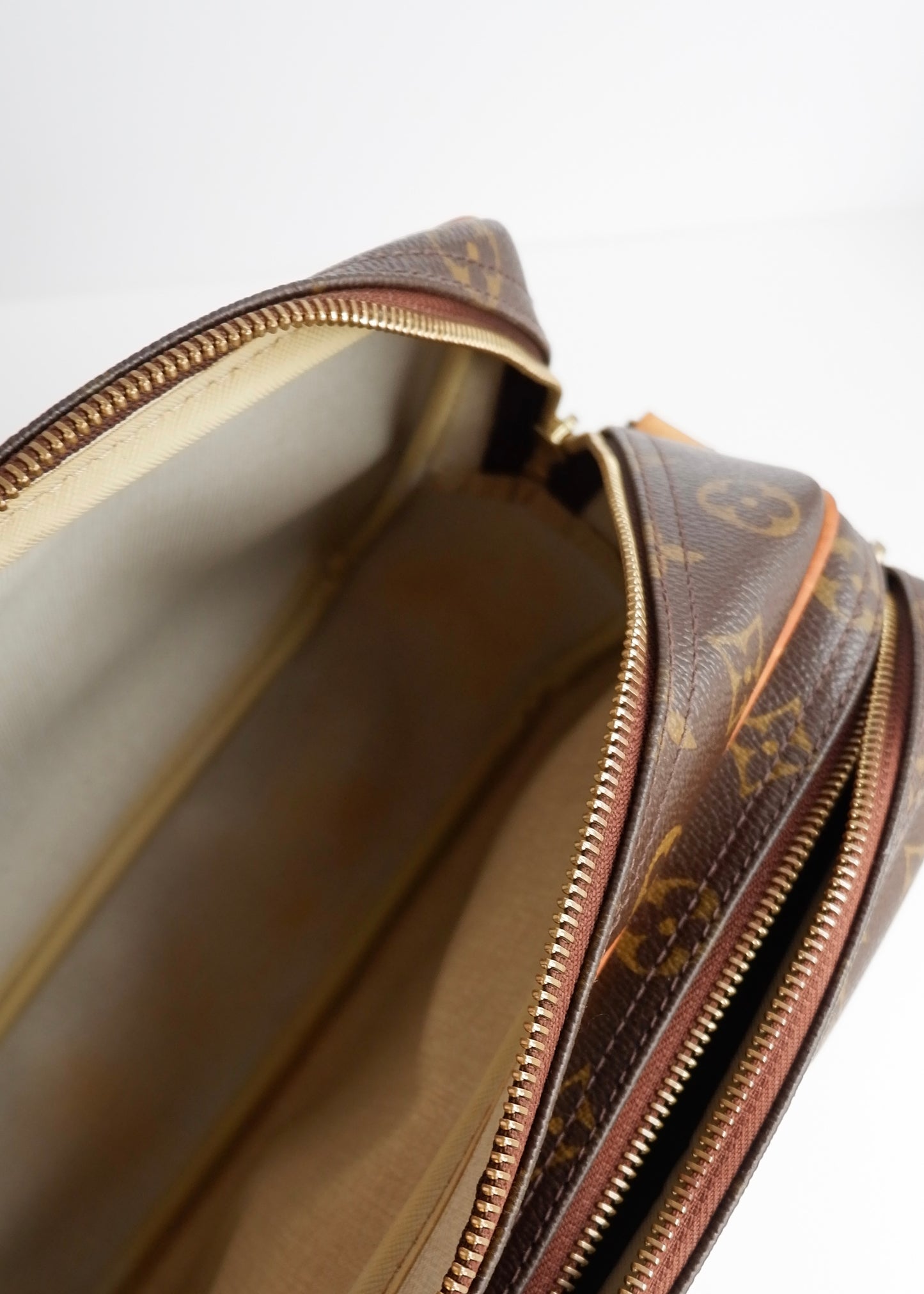 Authentic Preowned Louis Vuitton Monogram Reporter GM Crossbody