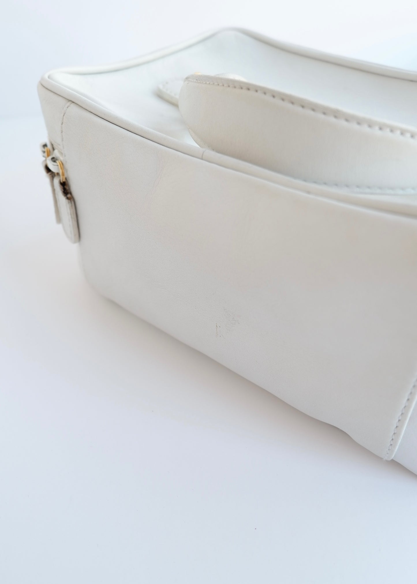 Authentic Preowned Vintage Gucci White Leather Horsebit Vanity Case