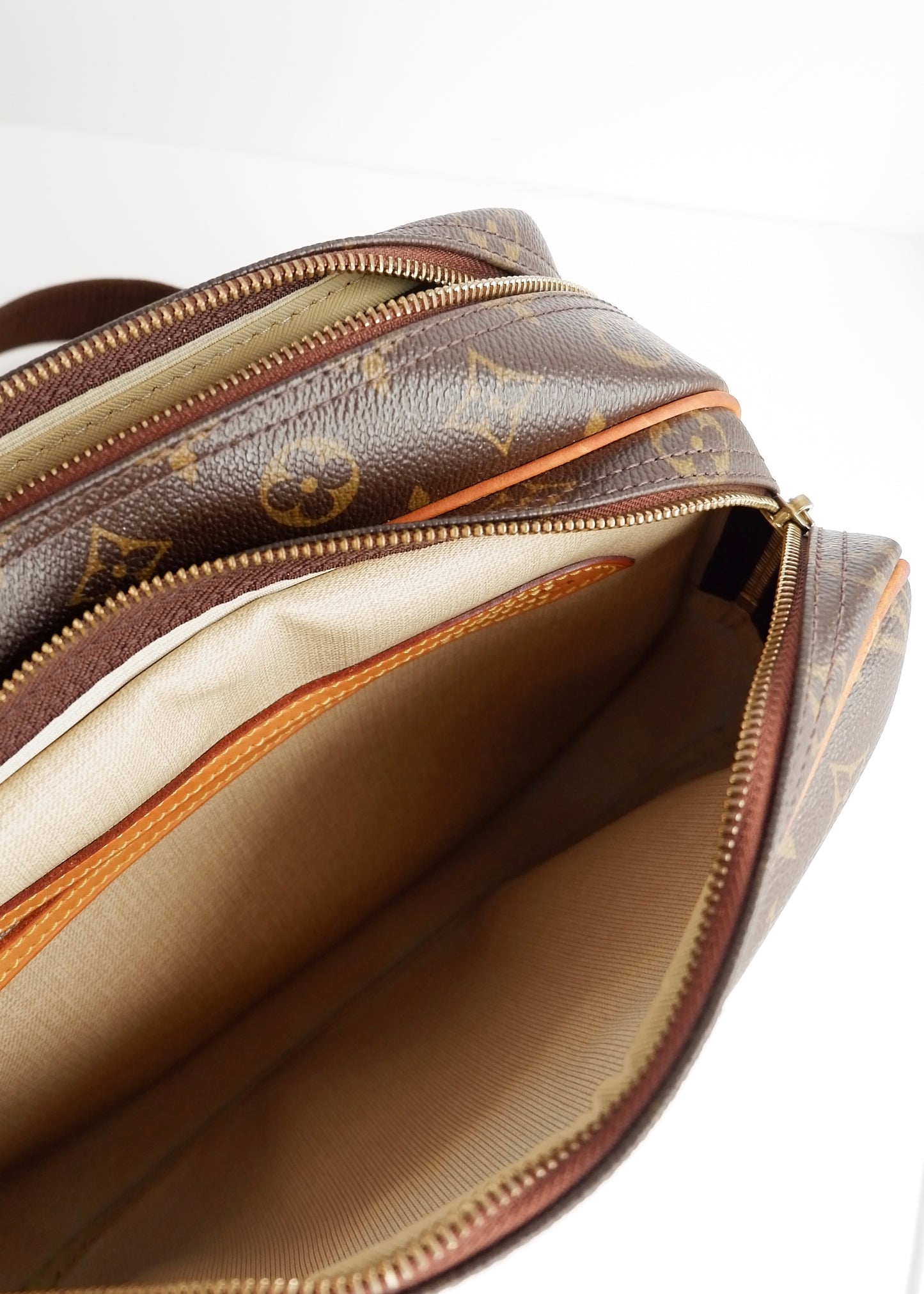 Authentic Preowned Louis Vuitton Monogram Reporter GM Crossbody
