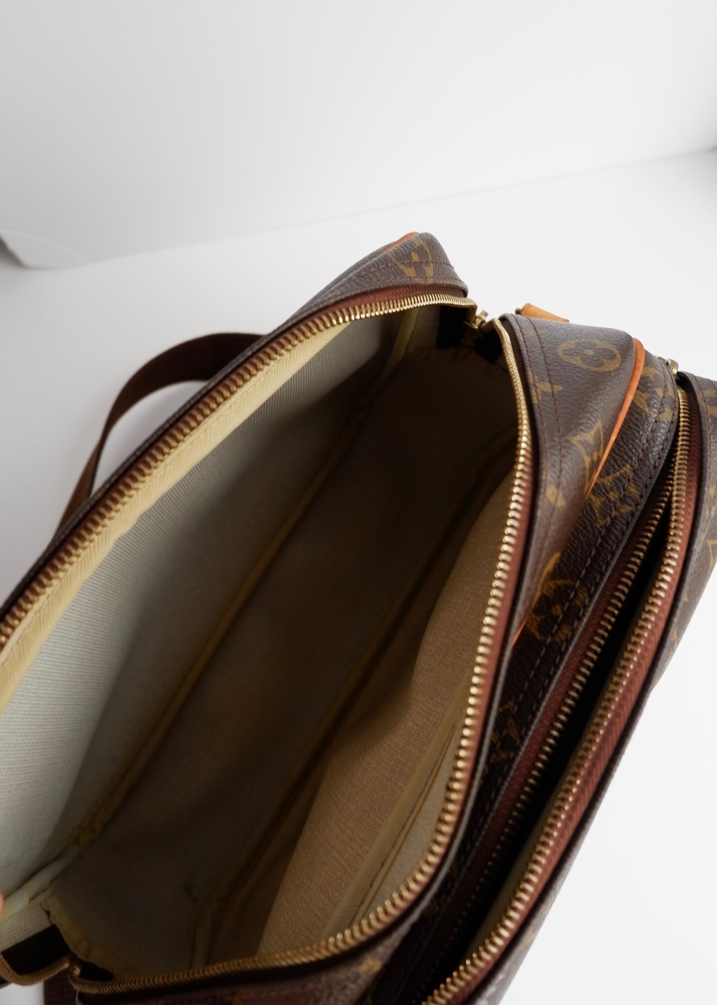 Authentic Preowned Louis Vuitton Monogram Reporter GM Crossbody