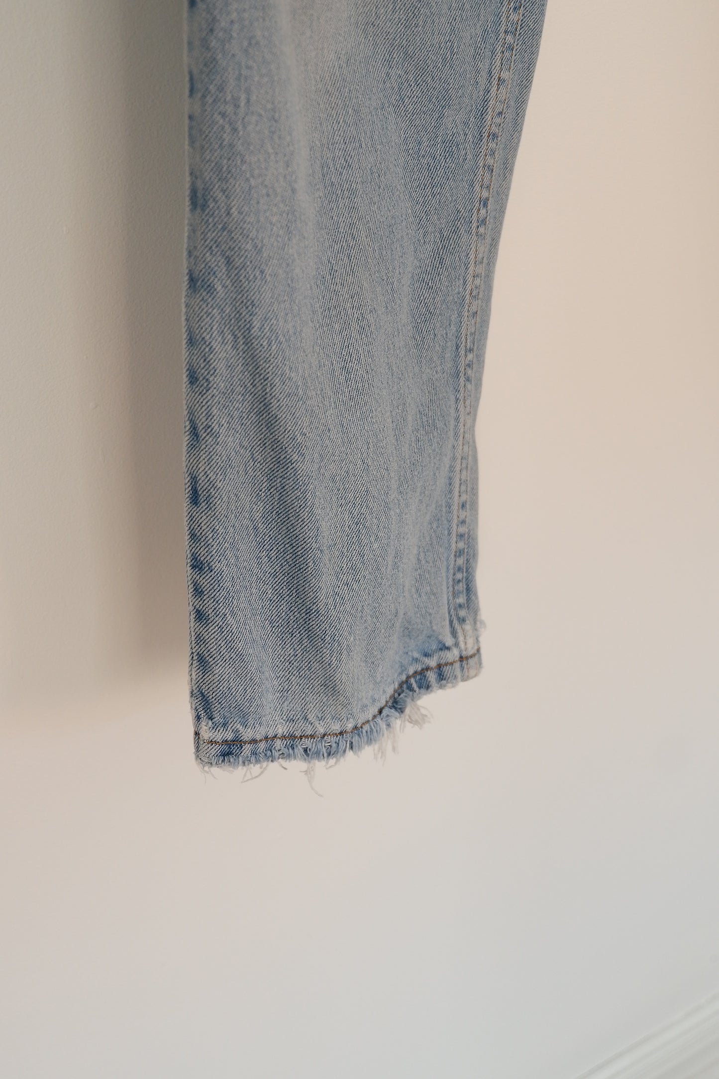 Levis Vintage 550 Light Wash Jeans - 32