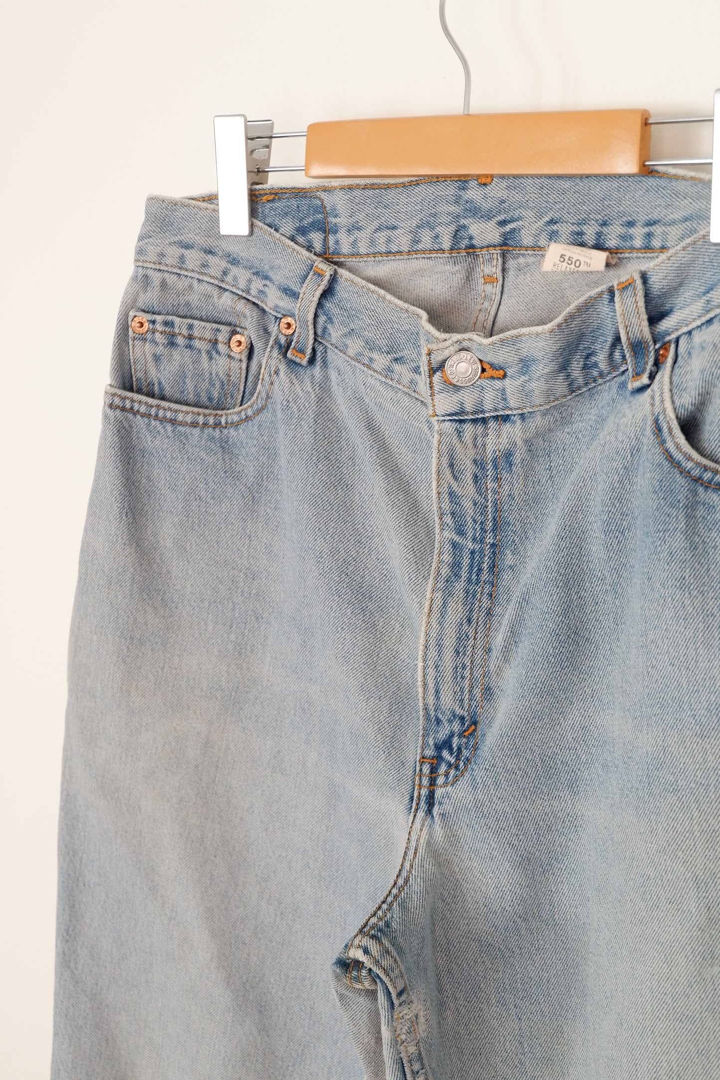 Levis Vintage 550 Light Wash Jeans - 32
