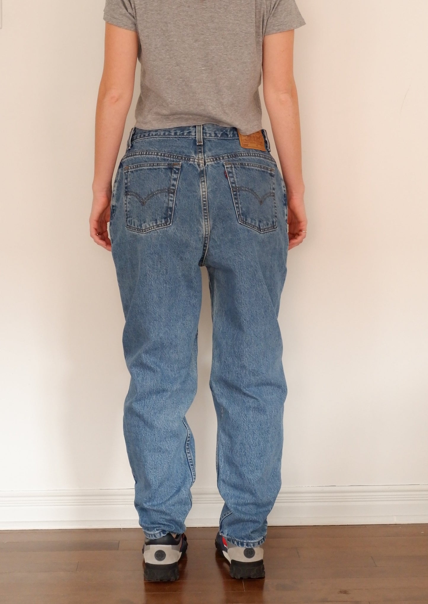 Levis Vintage 550 Medium Wash Jeans - 33