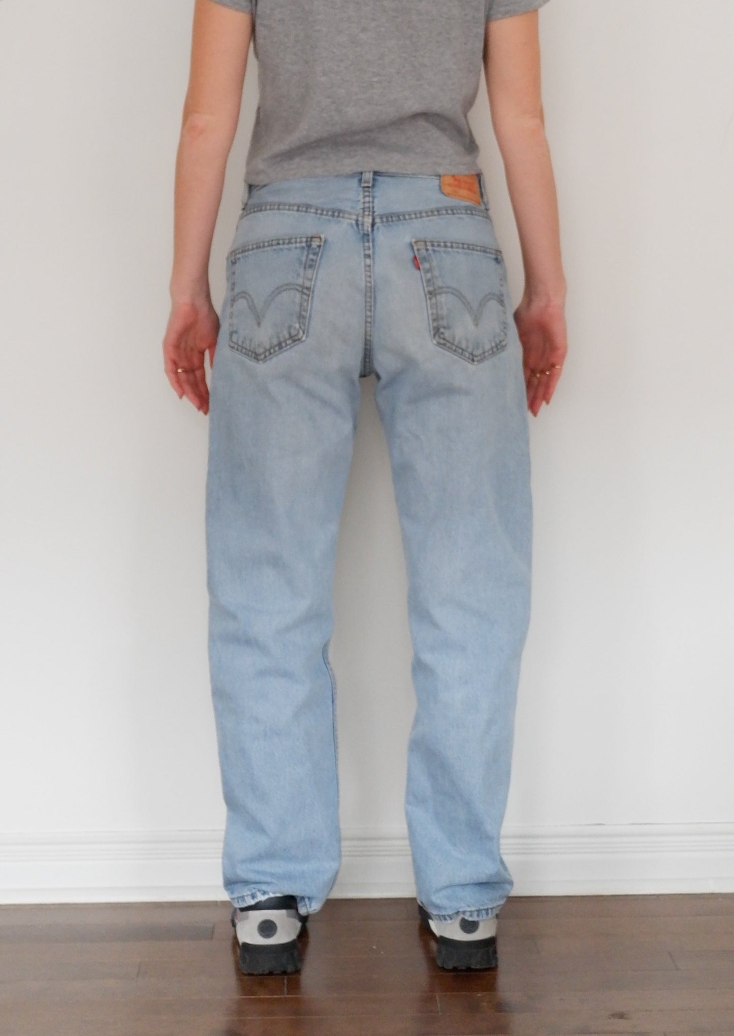 Levis Vintage 550 Light Wash Jeans - 32