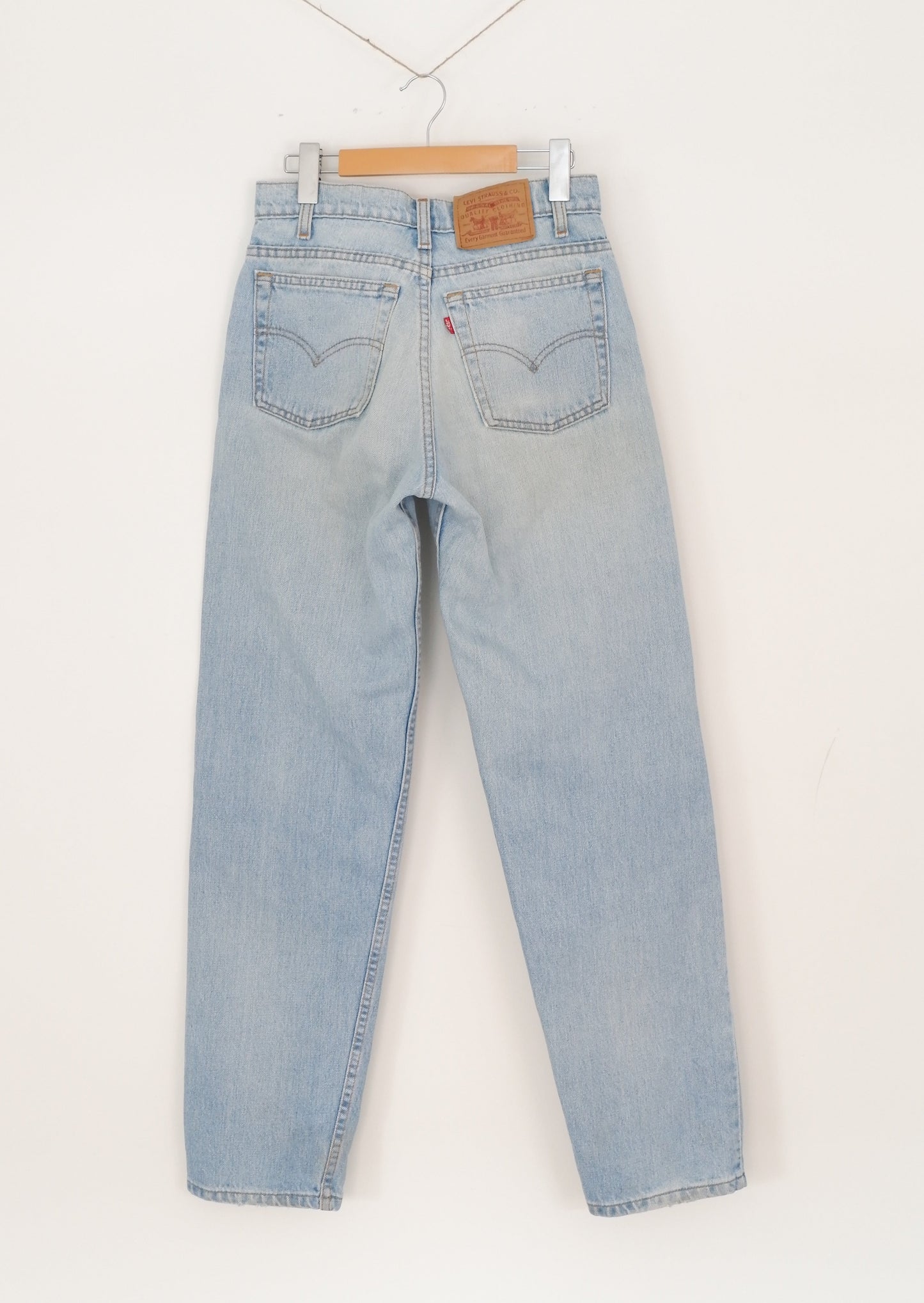 Levis Vintage 550 Medium Light Wash Jeans - 28