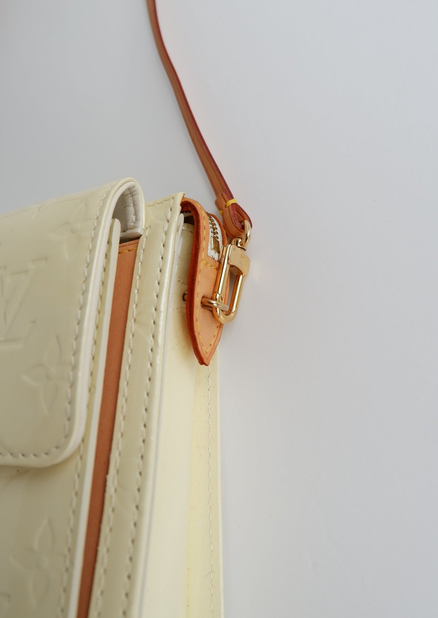 Authentic Preowned Louis Vuitton Monogram Vernis Cream/Ivory Mott Shoulder Bag