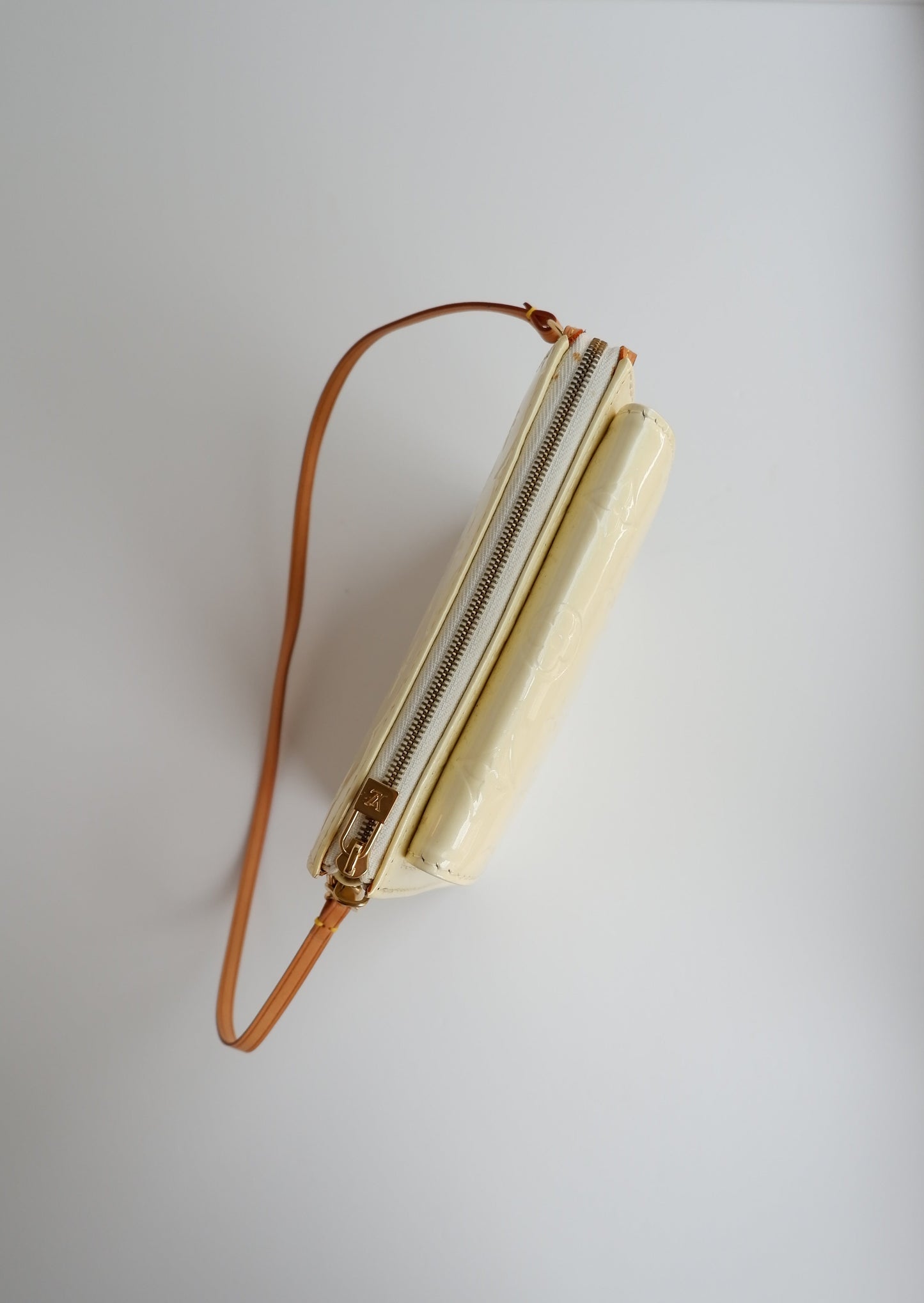 Authentic Preowned Louis Vuitton Monogram Vernis Cream/Ivory Mott Shoulder Bag