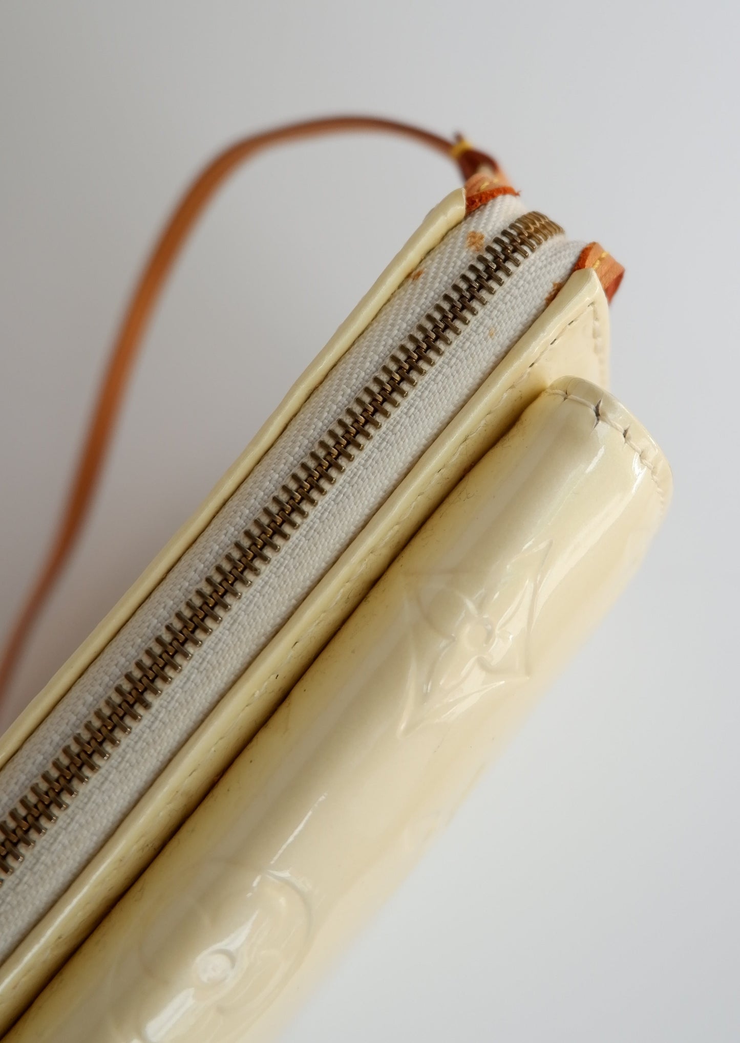 Authentic Preowned Louis Vuitton Monogram Vernis Cream/Ivory Mott Shoulder Bag