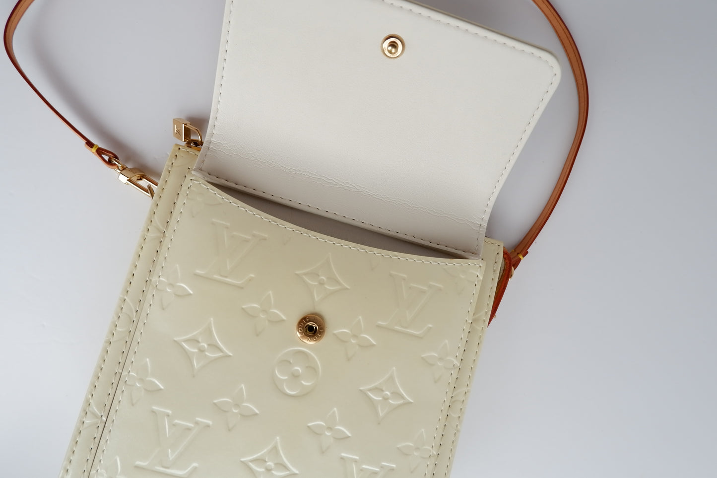 Authentic Preowned Louis Vuitton Monogram Vernis Cream/Ivory Mott Shoulder Bag
