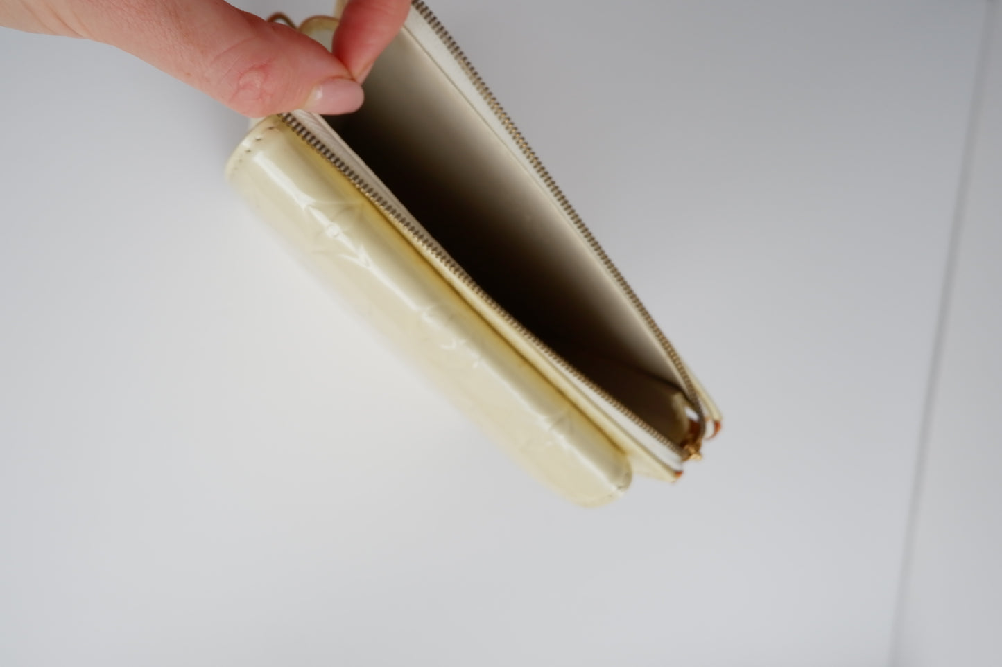 Authentic Preowned Louis Vuitton Monogram Vernis Cream/Ivory Mott Shoulder Bag