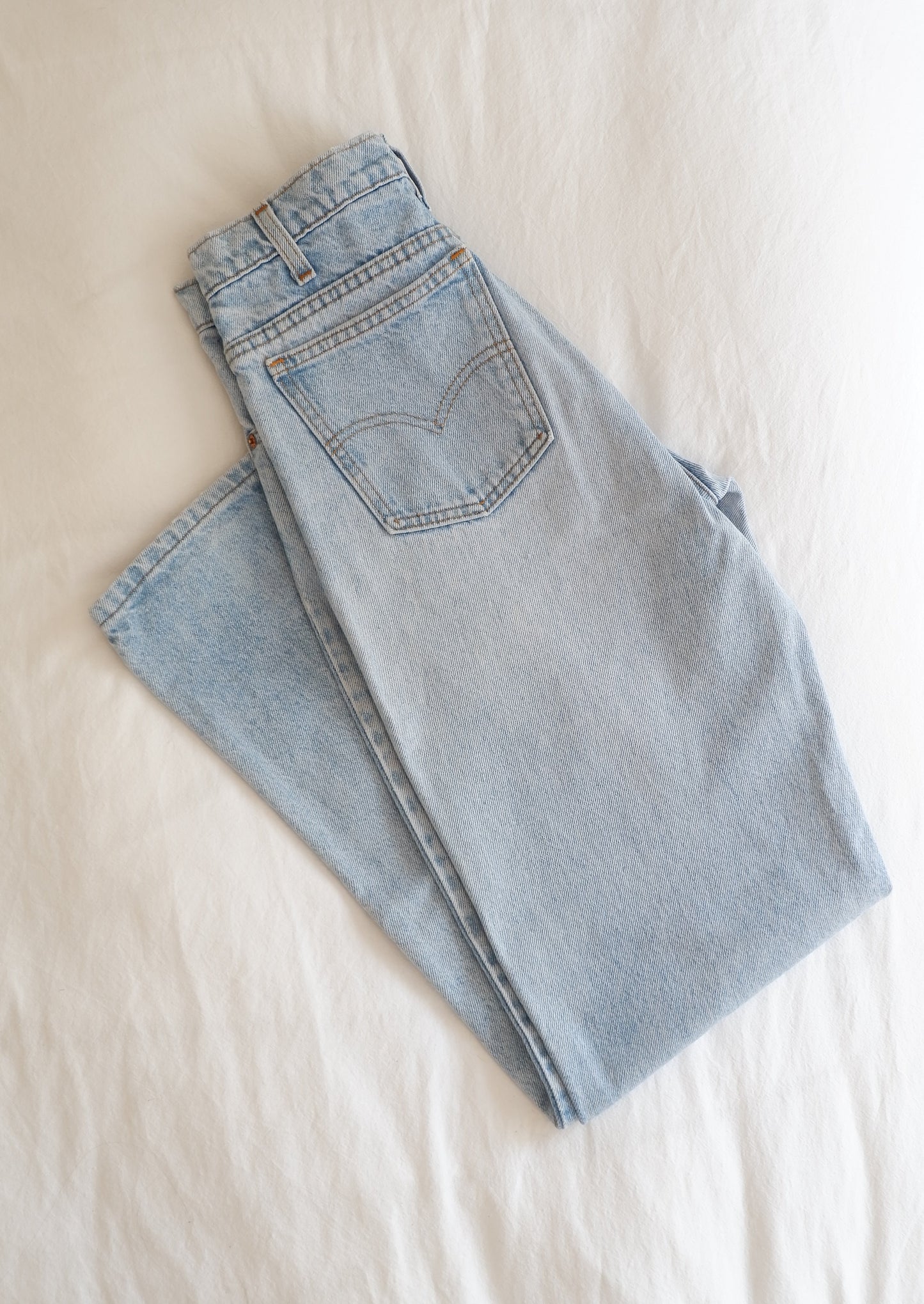 Levis Vintage 550 Light Wash Tapered Leg Jeans - 28