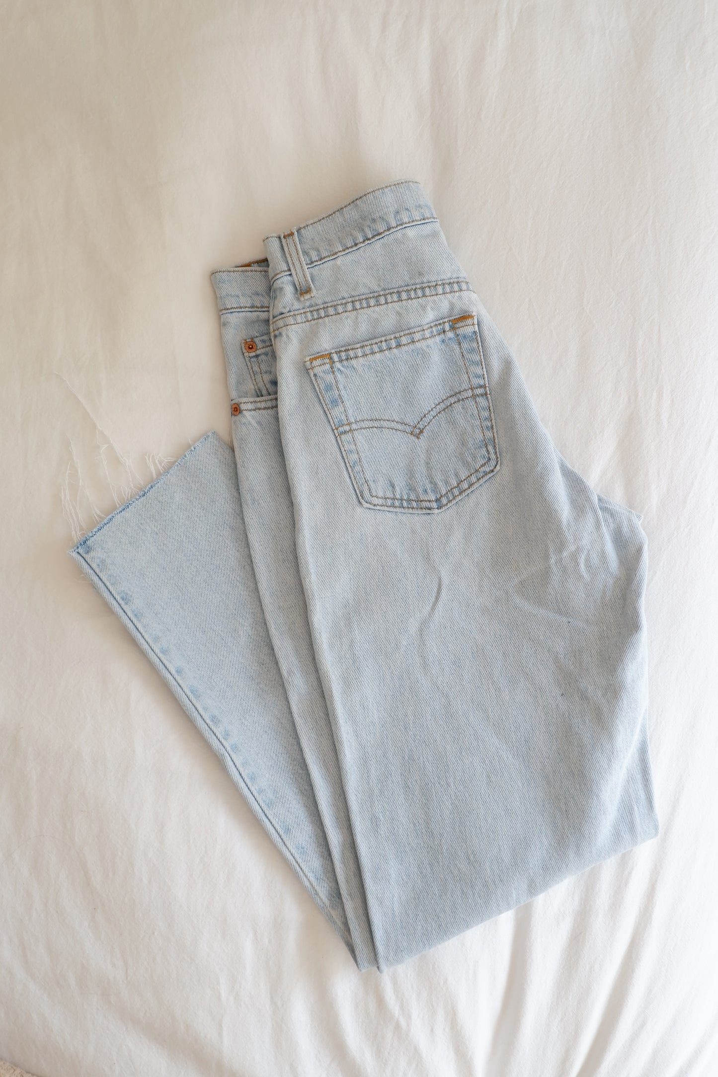 Levis Vintage 550 Light Wash Relaxed Fit Jeans - 28