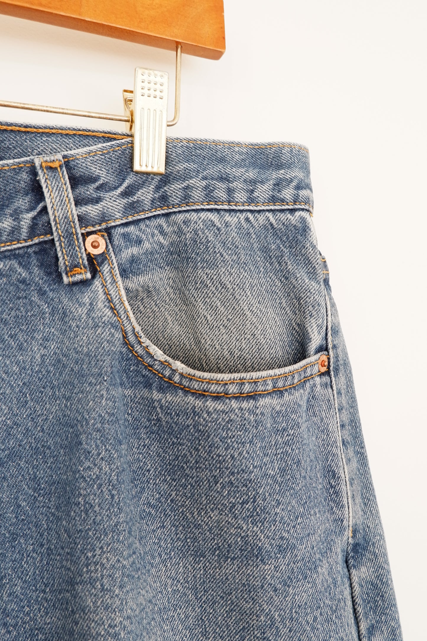 Levis 505 Medium Wash Reguar Fit Jeans - 34