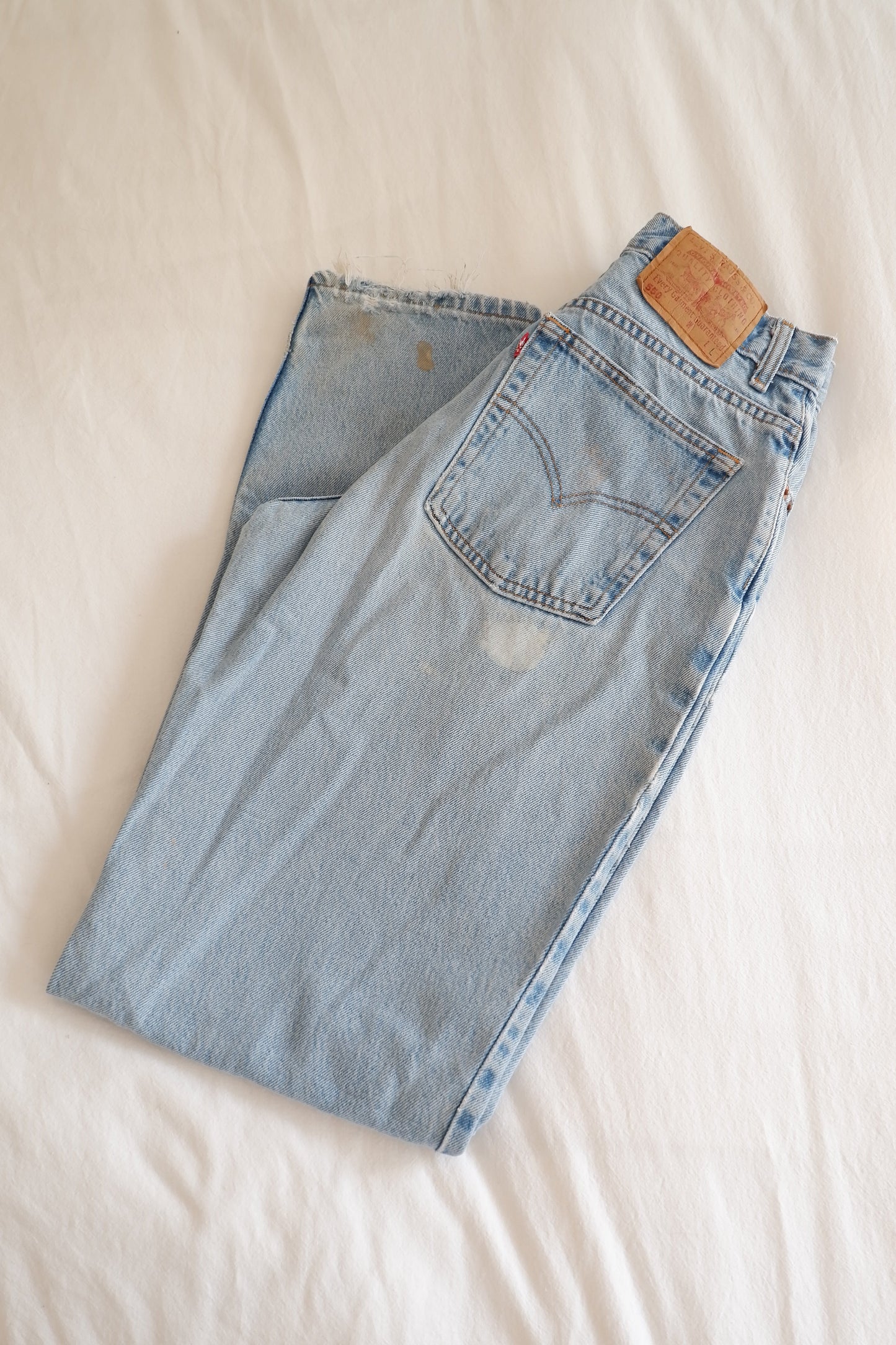 Levis Vintage 550 Light Wash Relaxed Fit Tapered Leg - 27