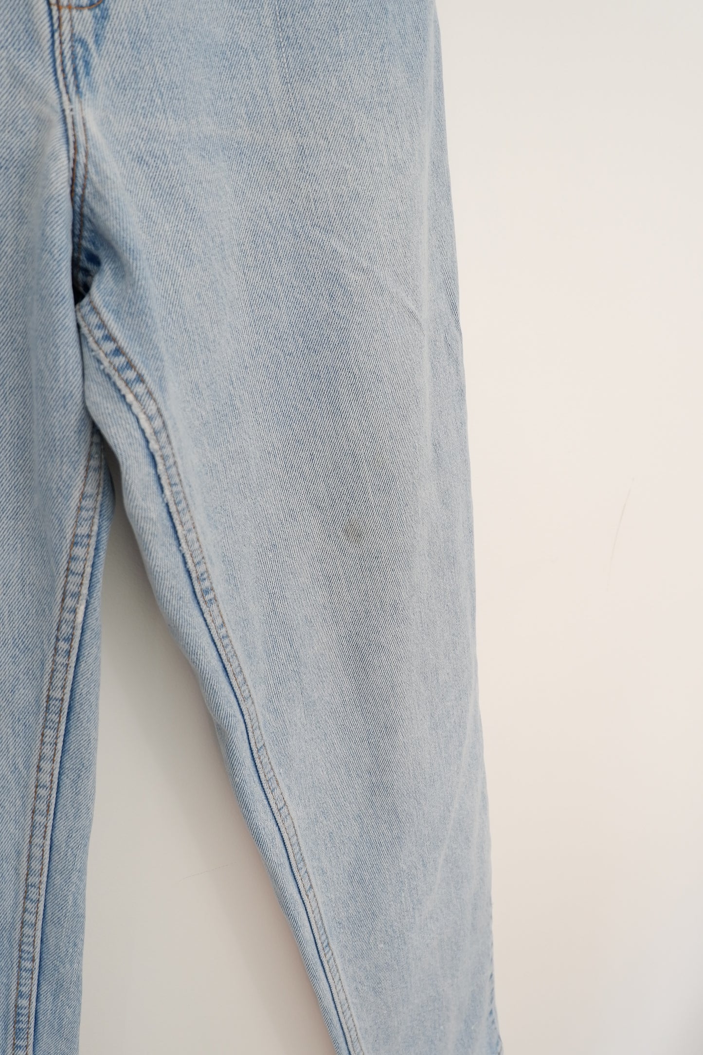 Levis Vintage 550 Relaxed Fit Tapered Leg Jeans - 30