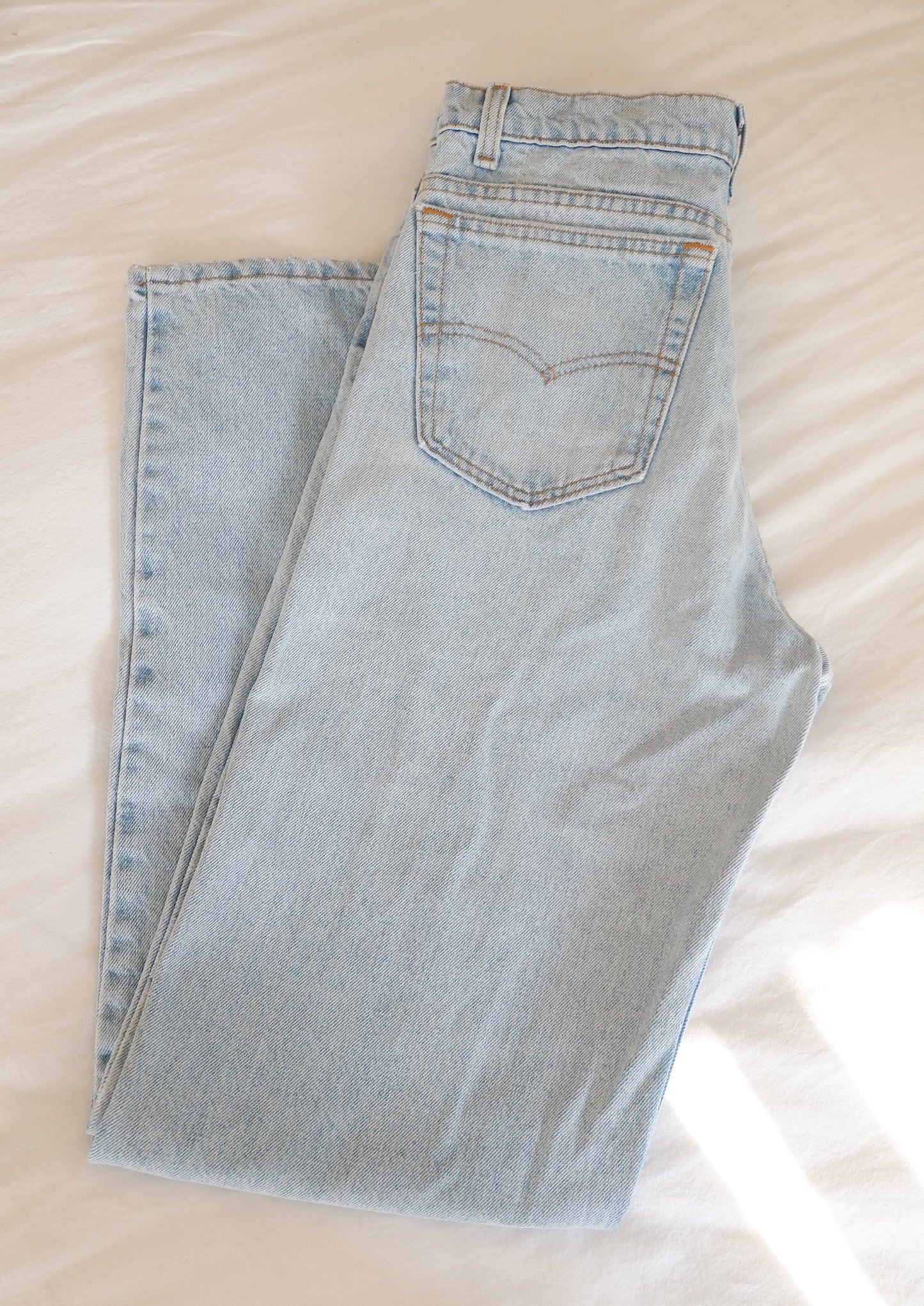 Levis Vintage 550 Light Wash Relaxed Fit Tapered Leg Jeans - 31