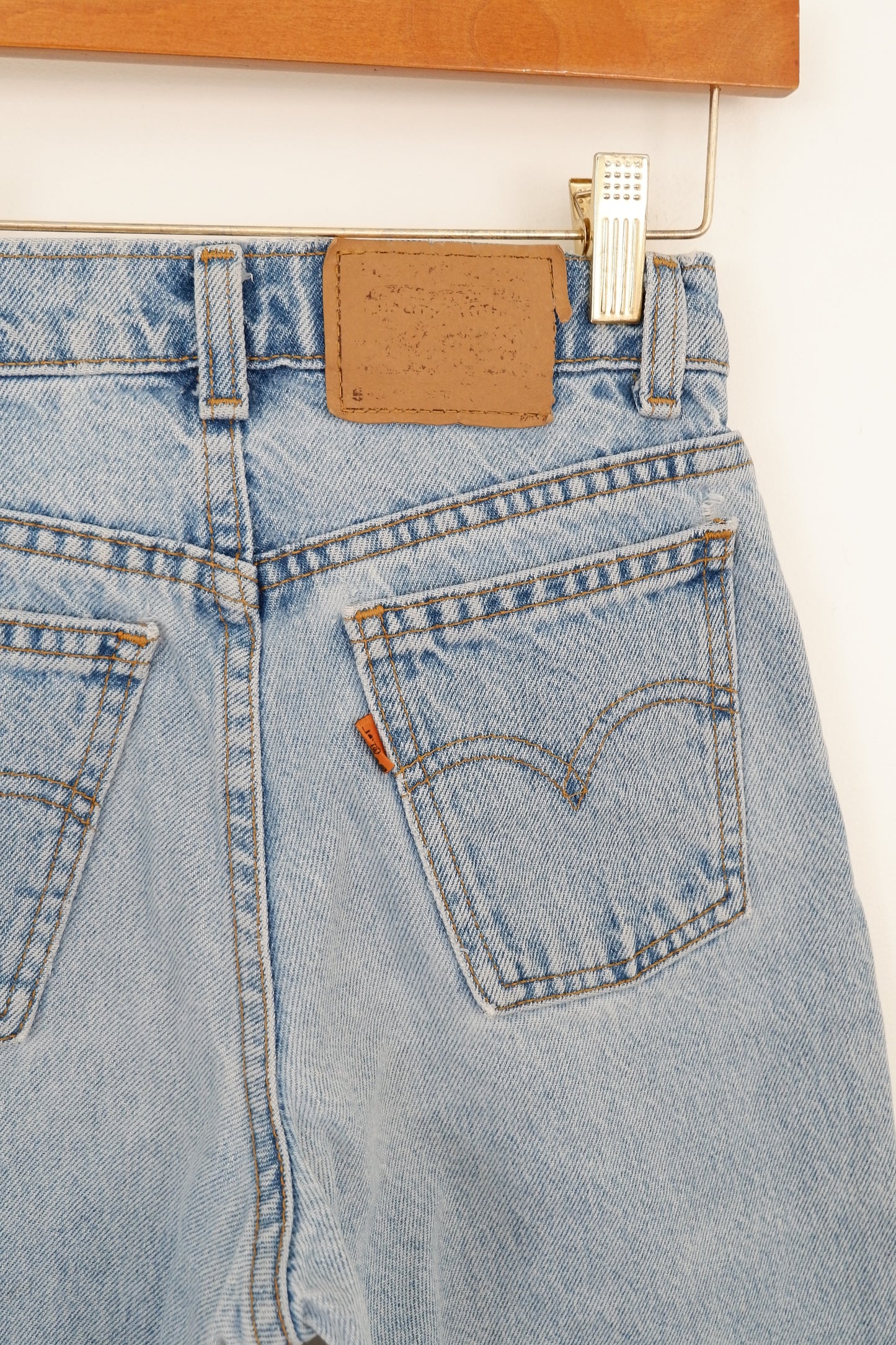 Levis Vintage 550 Light Wash Relaxed Fit Jeans - 24
