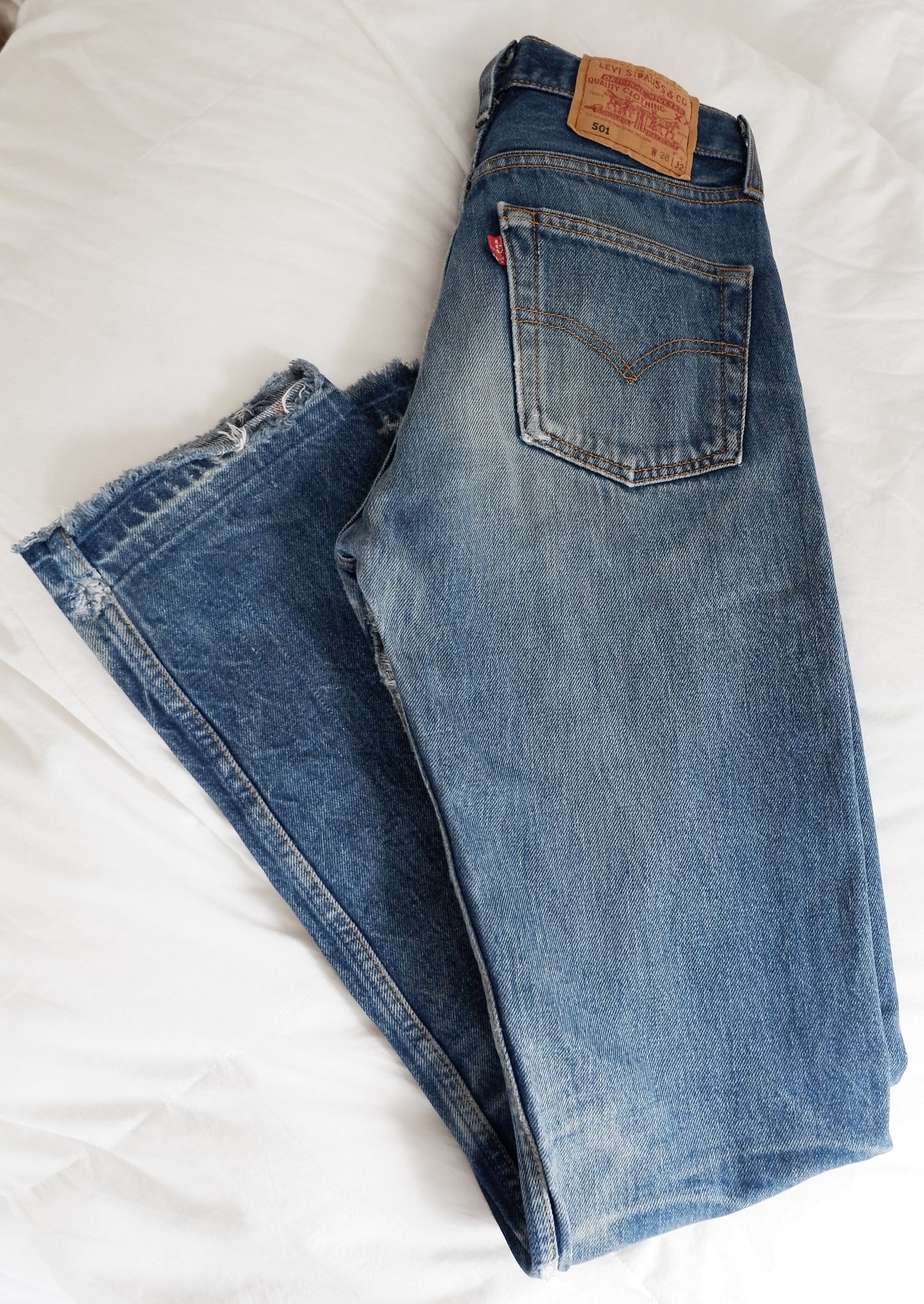 Levis Vintage 501 Medium Dark Wash Jeans - 28