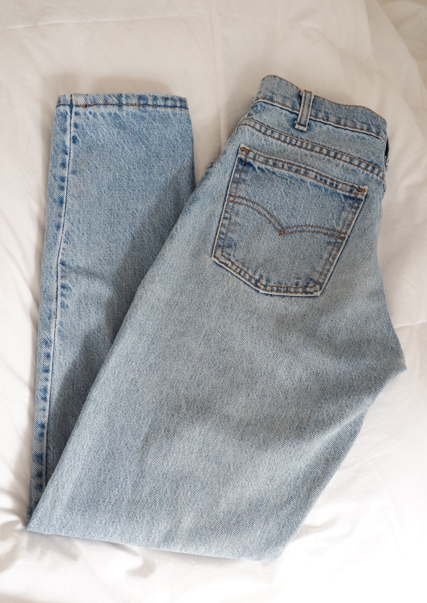 Levis Vintage 550 Medium Light Wash Relaxed Fit Jeans - 30