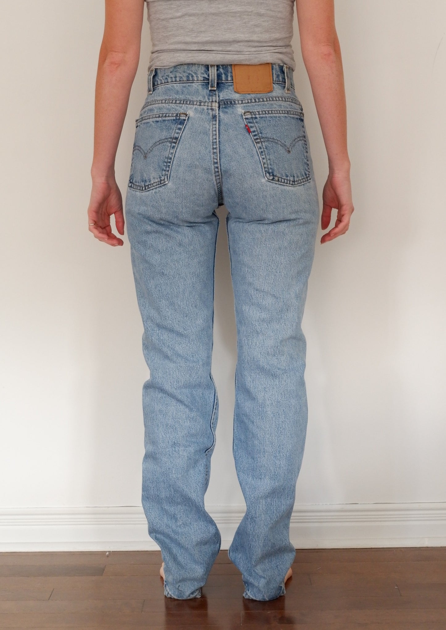 Levis Vintage 505 Medium Light Wash Relaxed Fit Jeans - 31