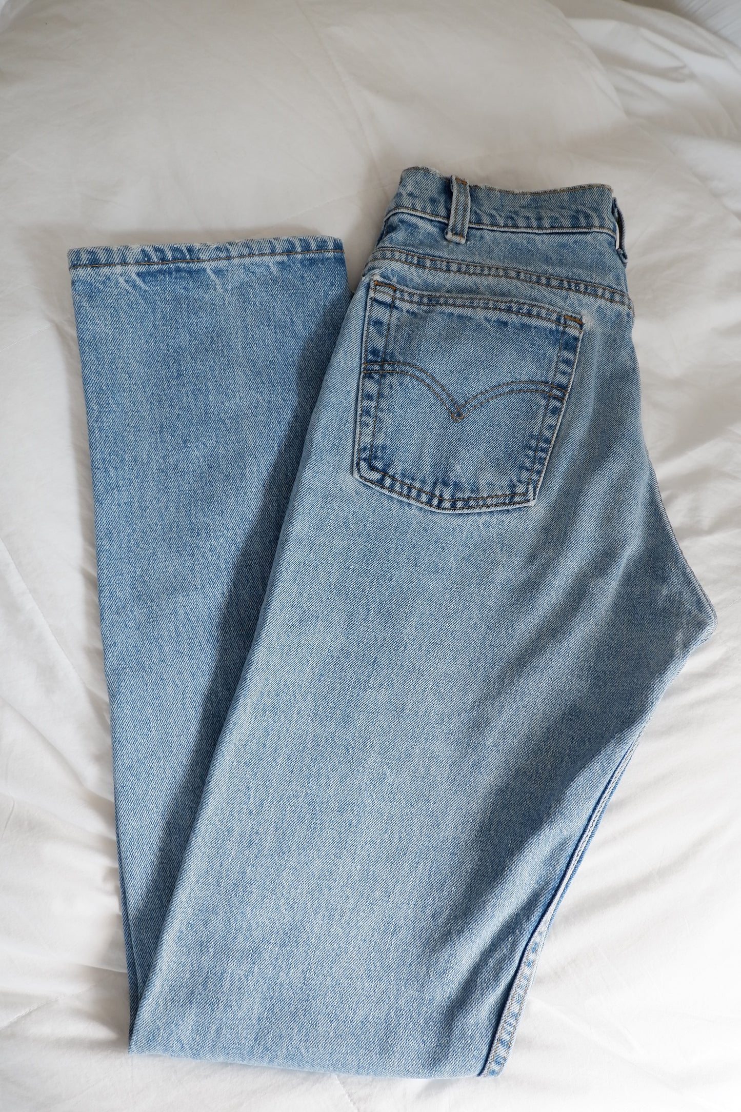 Levis Vintage 505 Medium Light Wash Relaxed Fit Jeans - 31