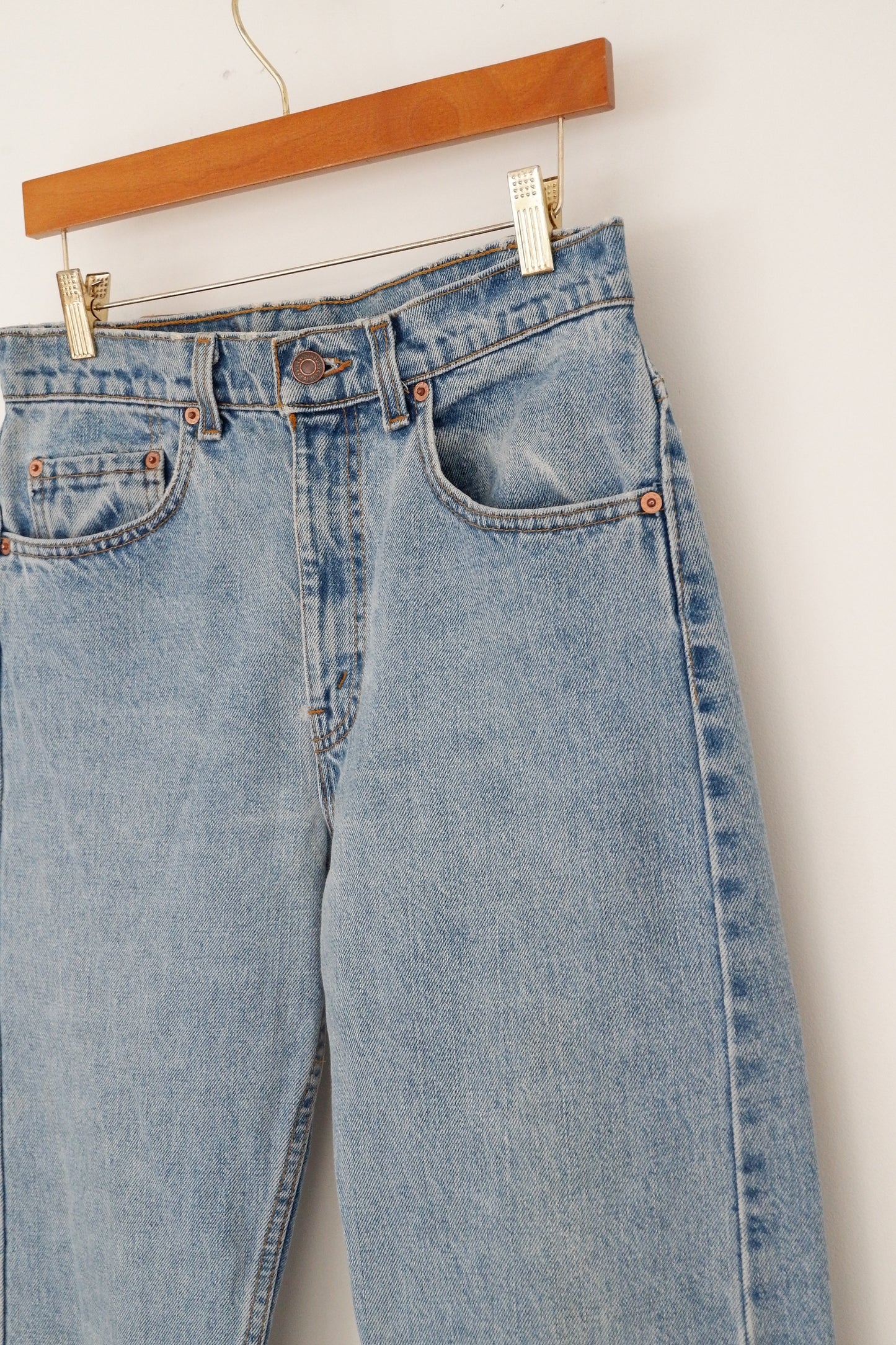 Levis Vintage 505 Medium Light Wash Relaxed Fit Jeans - 31