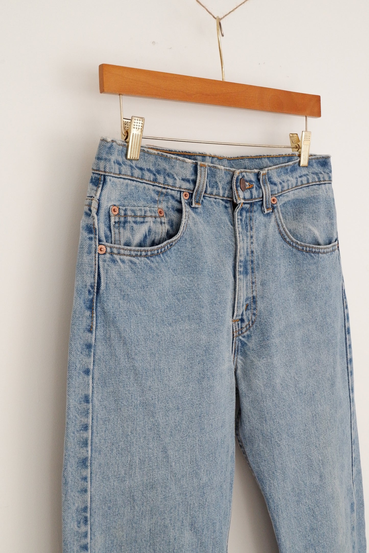 Levis Vintage 505 Medium Light Wash Relaxed Fit Jeans - 31