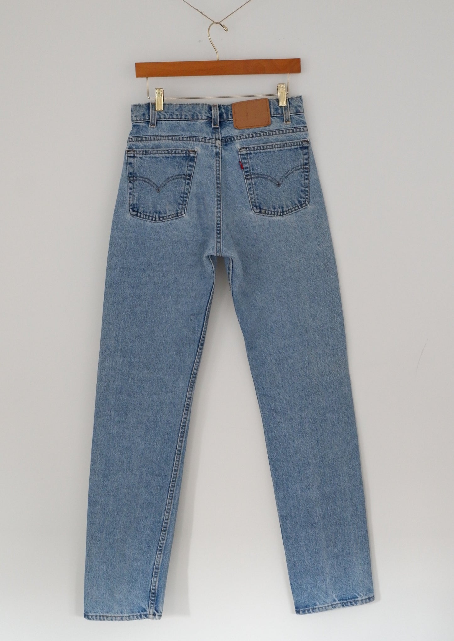 Levis Vintage 505 Medium Light Wash Relaxed Fit Jeans - 31