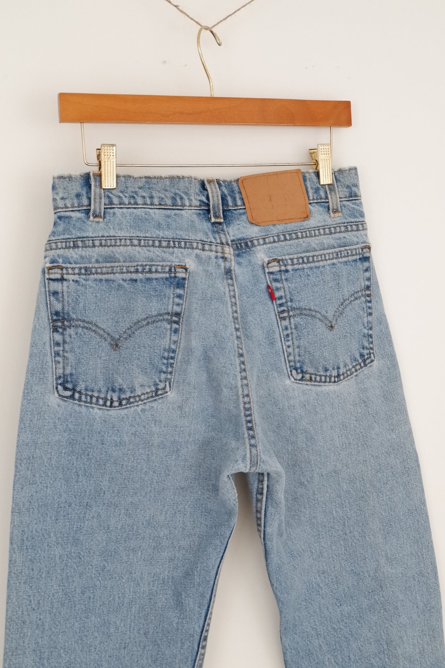 Levis Vintage 505 Medium Light Wash Relaxed Fit Jeans - 31