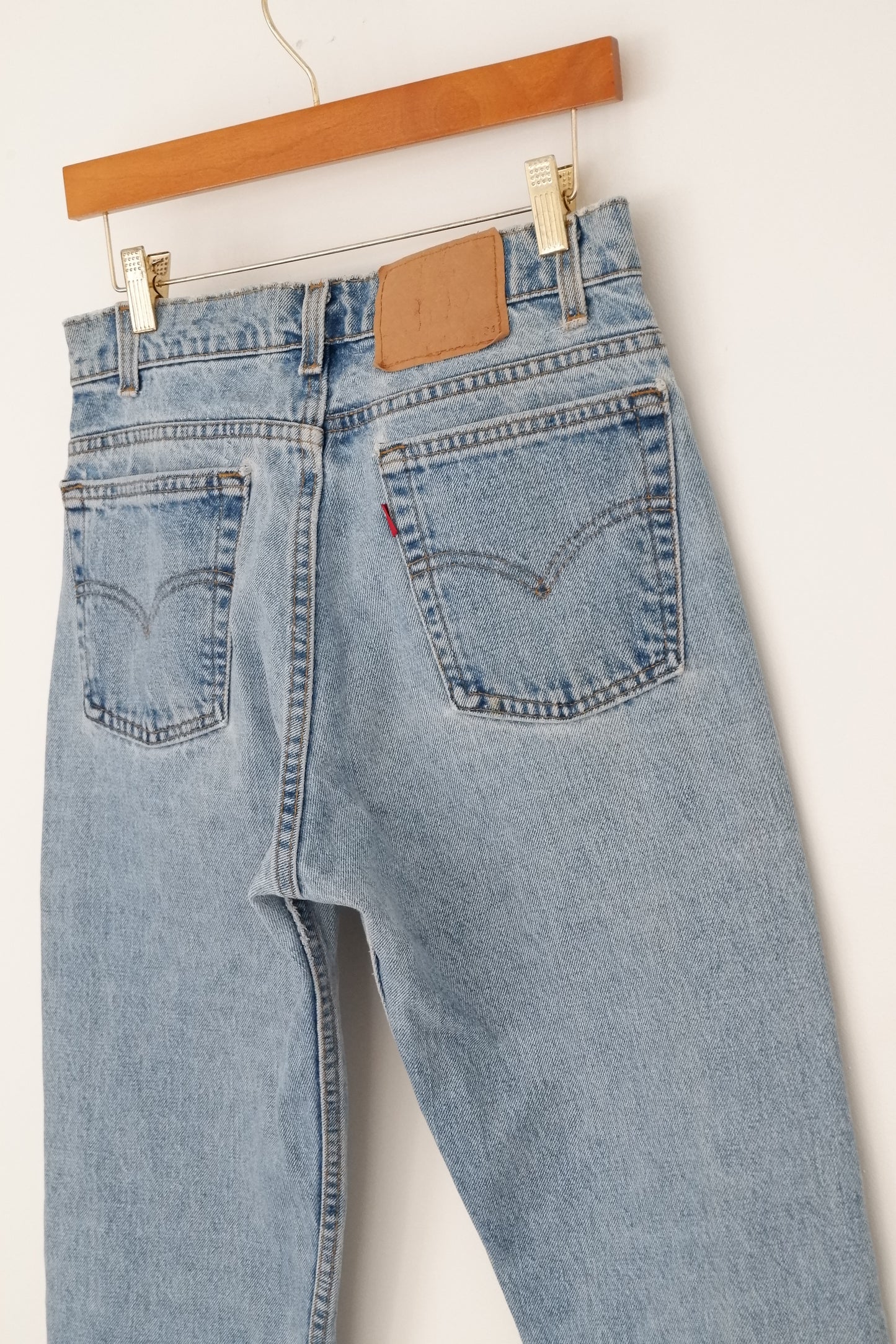 Levis Vintage 505 Medium Light Wash Relaxed Fit Jeans - 31