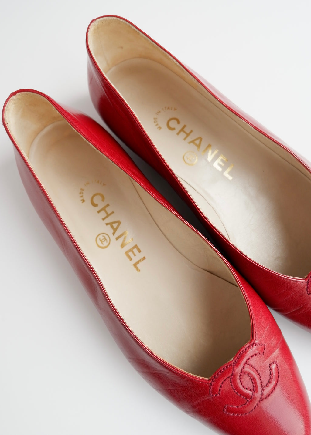 Authentiques ballerines vintage Chanel en cuir rouge avec logo CC – 36