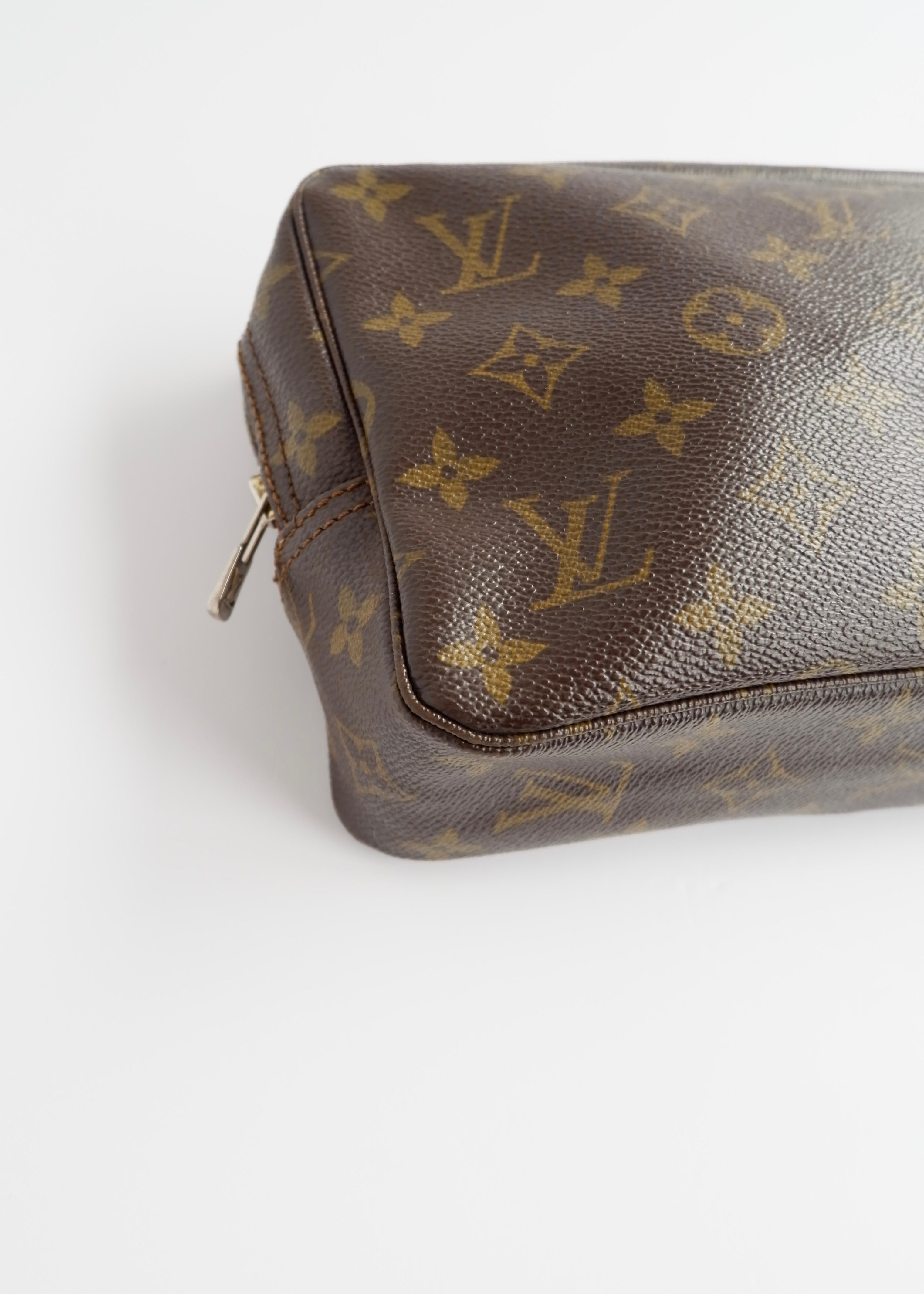 Trousse de Toilette Louis Vuitton Monogram Authentique d'Occasion Vintage