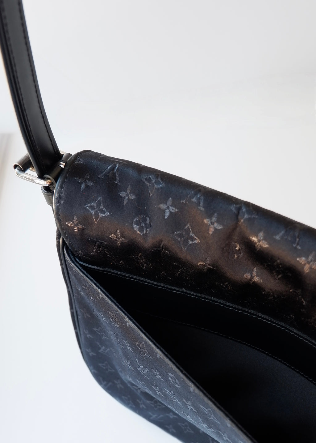 Preowned Louis Vuitton Limited Edition Conte de Fees Musette Bag