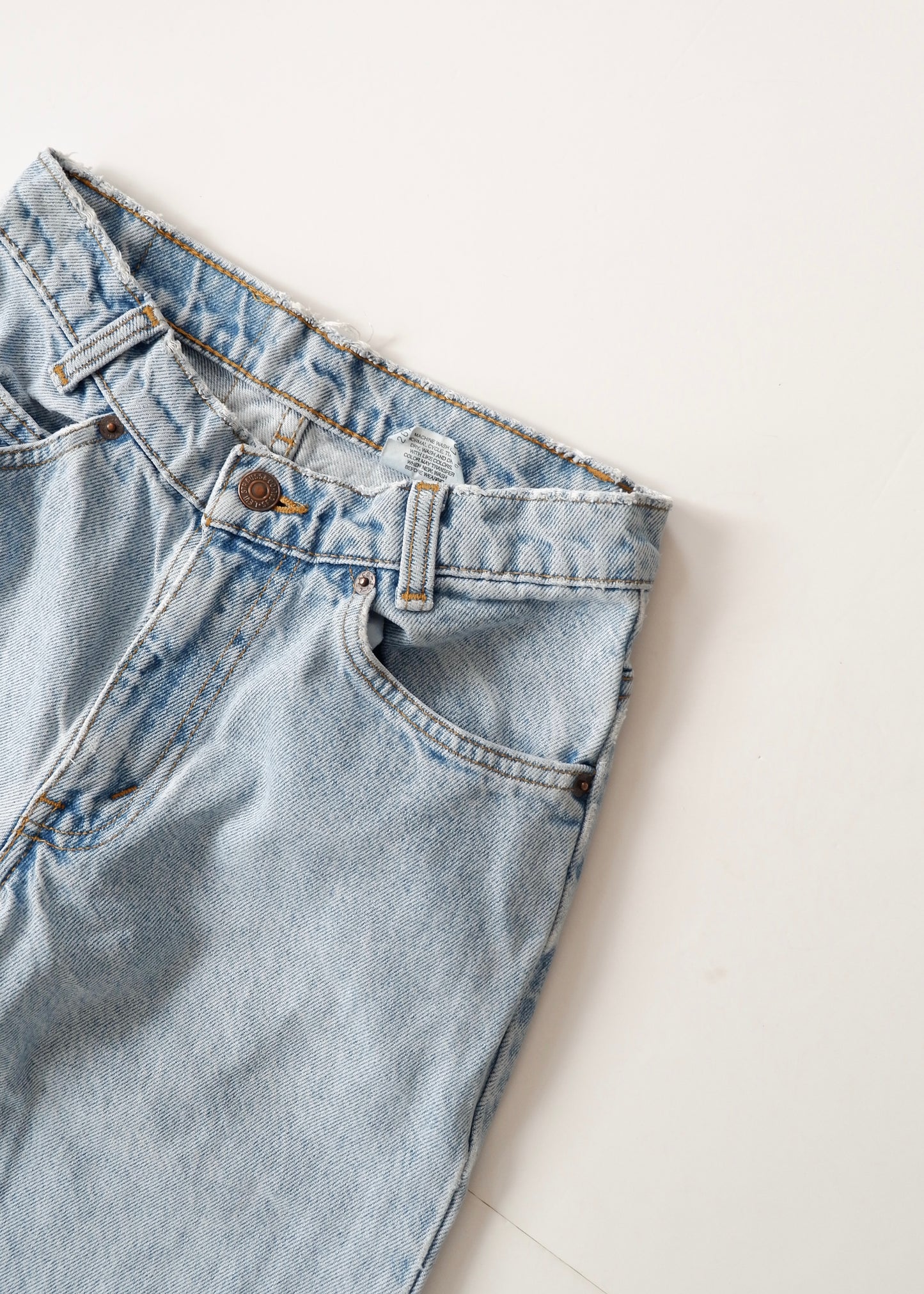 Levis Vintage (Orange Tab)550 Light Wash Tapered Leg Jeans - 24
