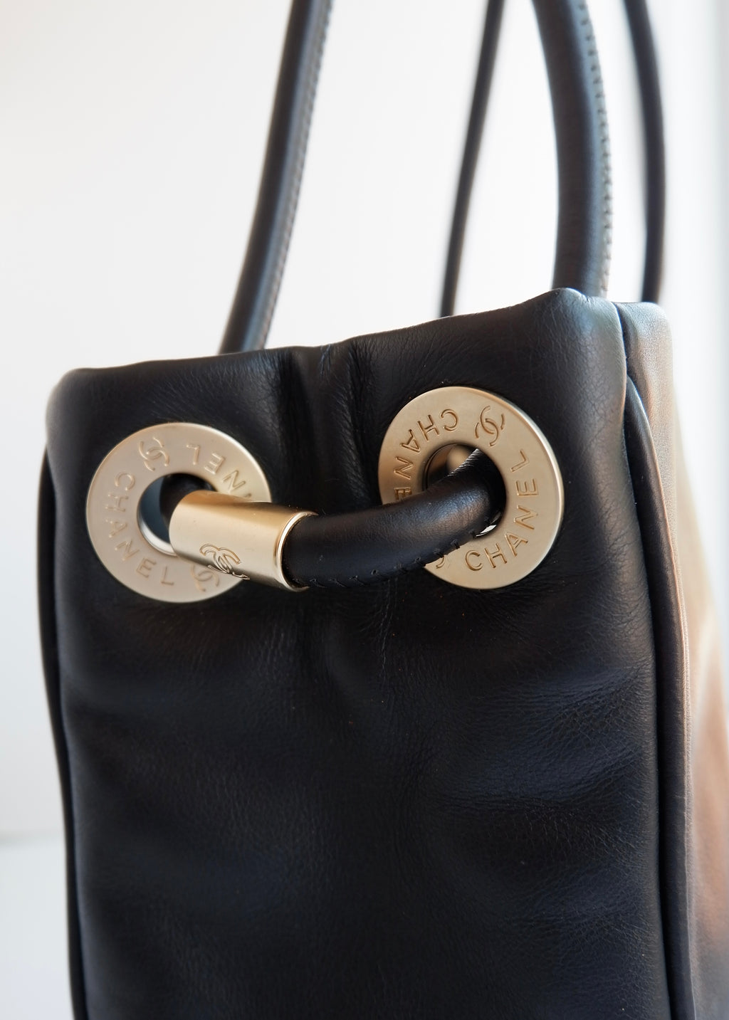 Preowned Chanel Black Leather Camellia Logo Tote Shoulder Bag