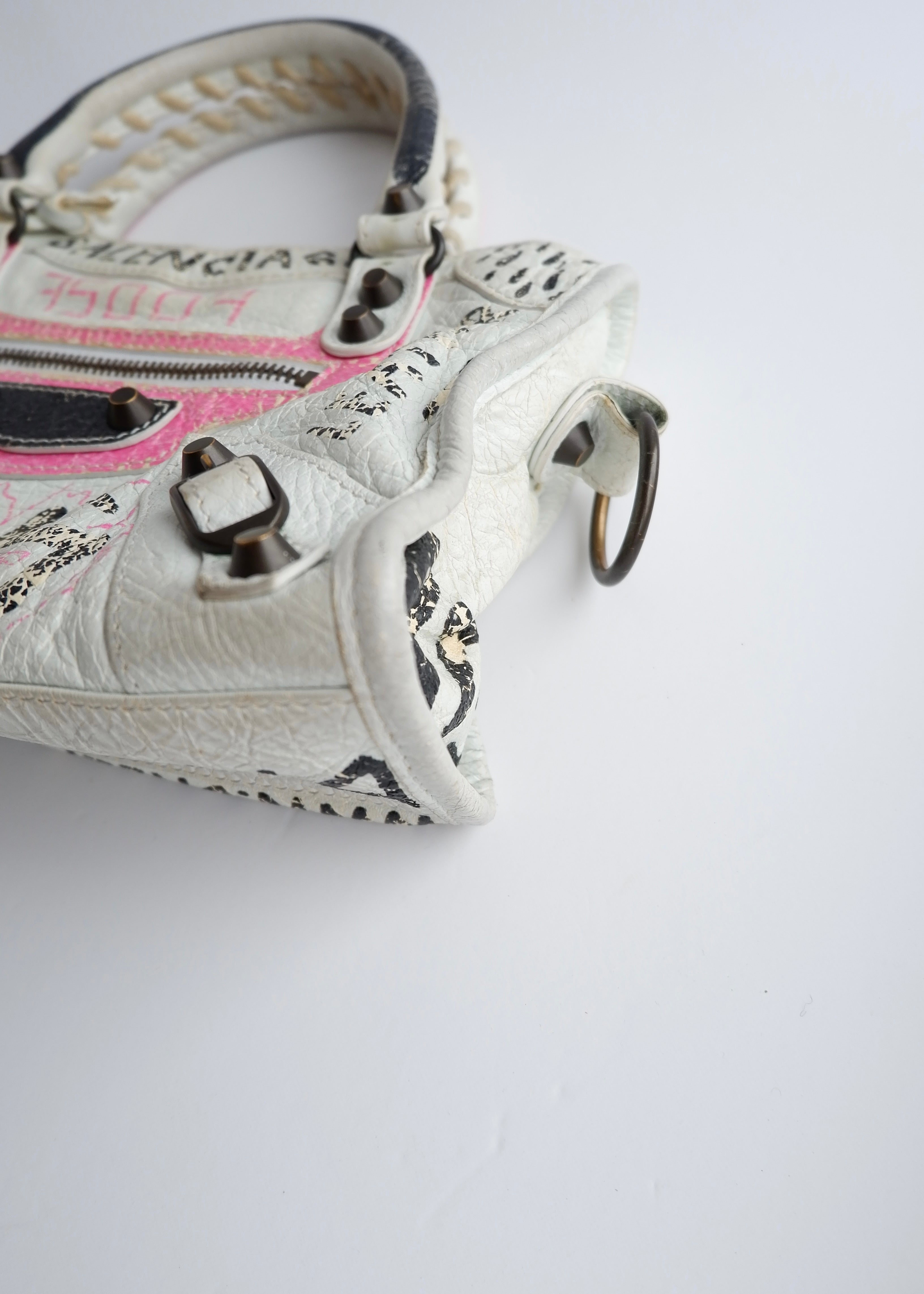 Sac Balenciaga City petite taille en cuir graffiti blanc/rose authentique d'occasion