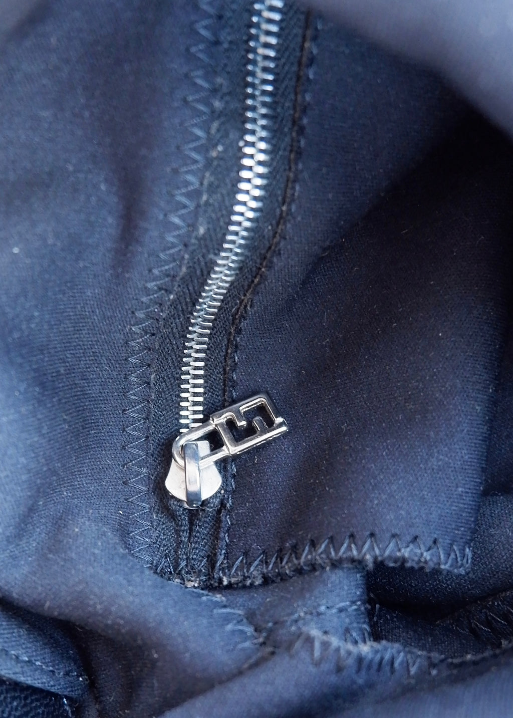 Sac porté épaule baguette Fendi authentique d'occasion en tissu noir