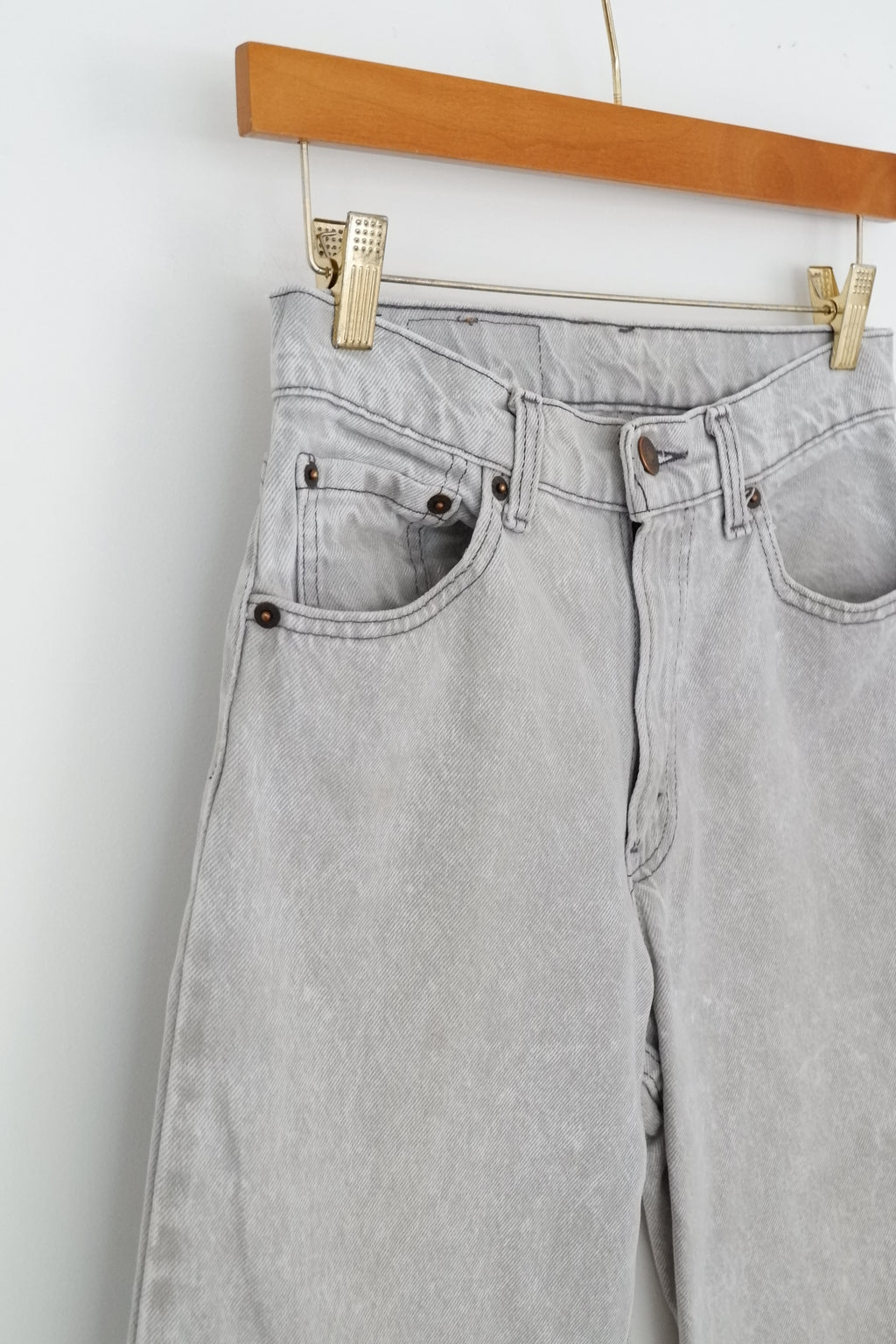 Levis Vintage 550 Grey Acid Wash Jeans - 26