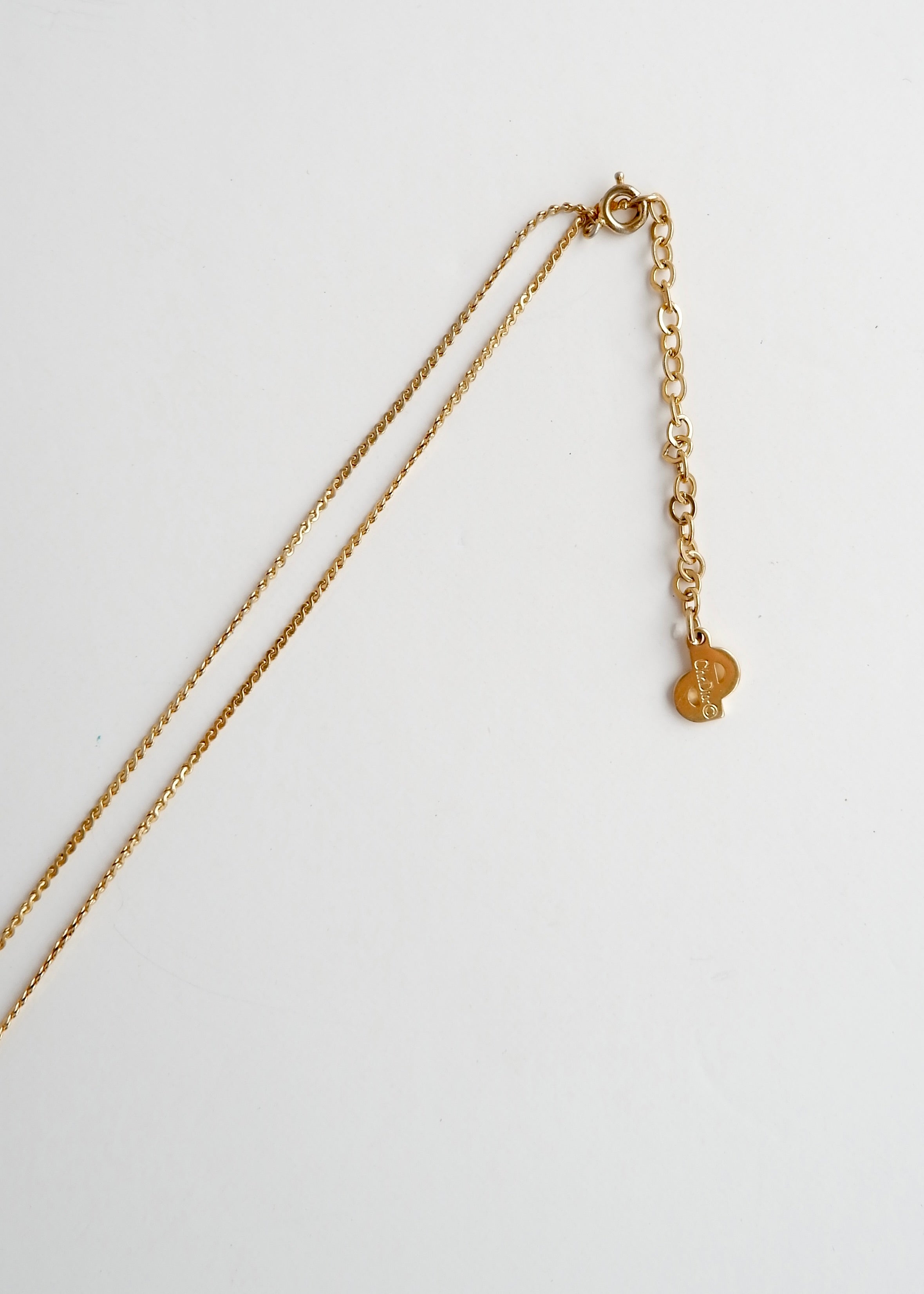 Authentique Collier Dior Vintage Pré-aimé en Métal Doré avec Logo CD