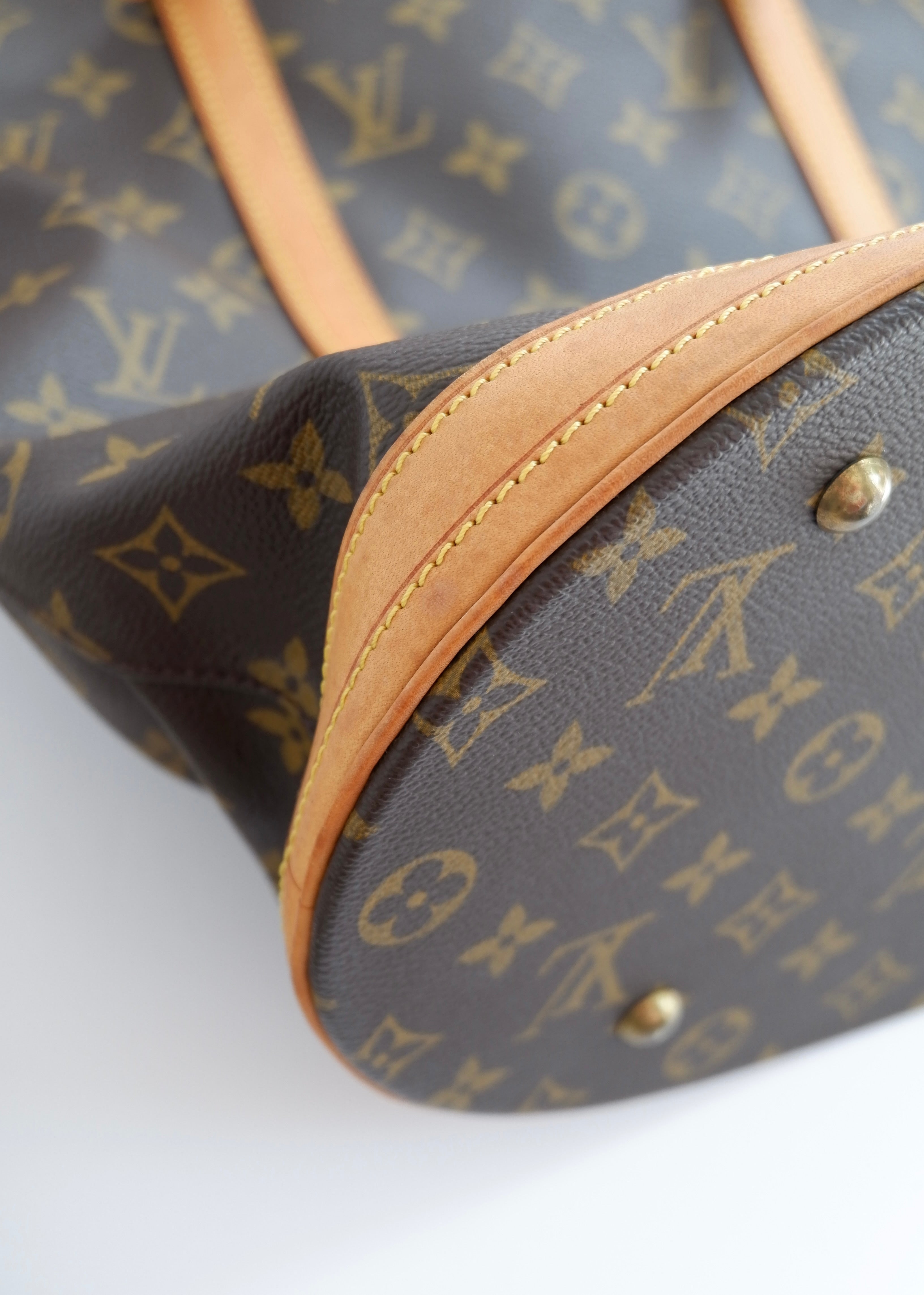 Preowned Louis Vuitton Monogram Bucket Bag GM W. Pouch