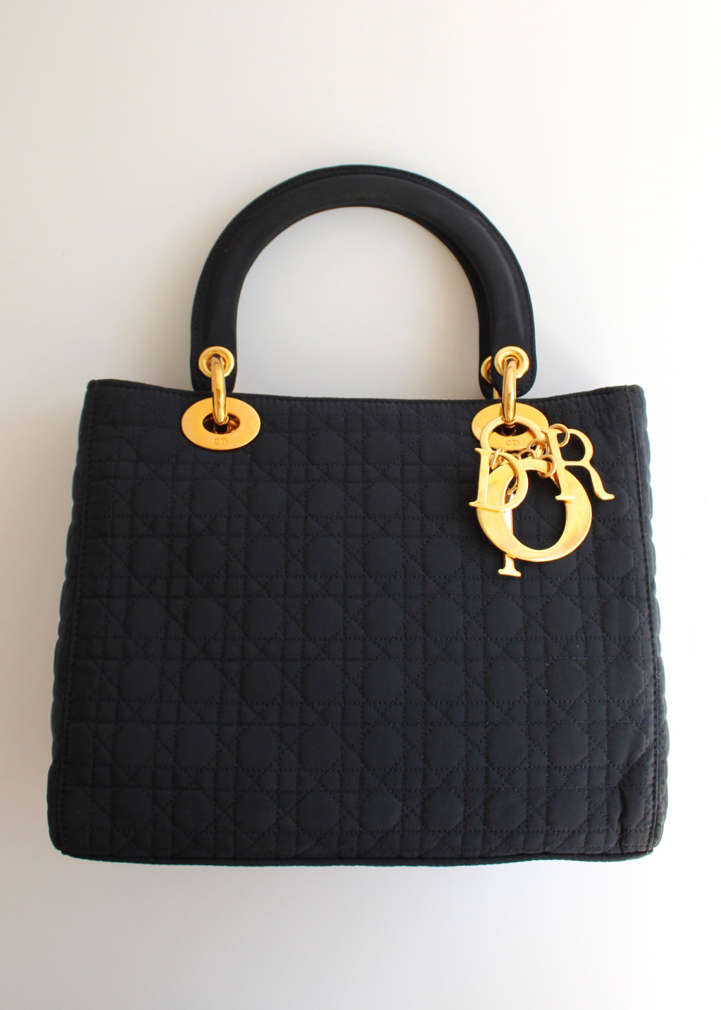 Sac à main Christian Dior Lady Dior Medium en toile bleu marine, d'occasion authentique, avec accastillage doré