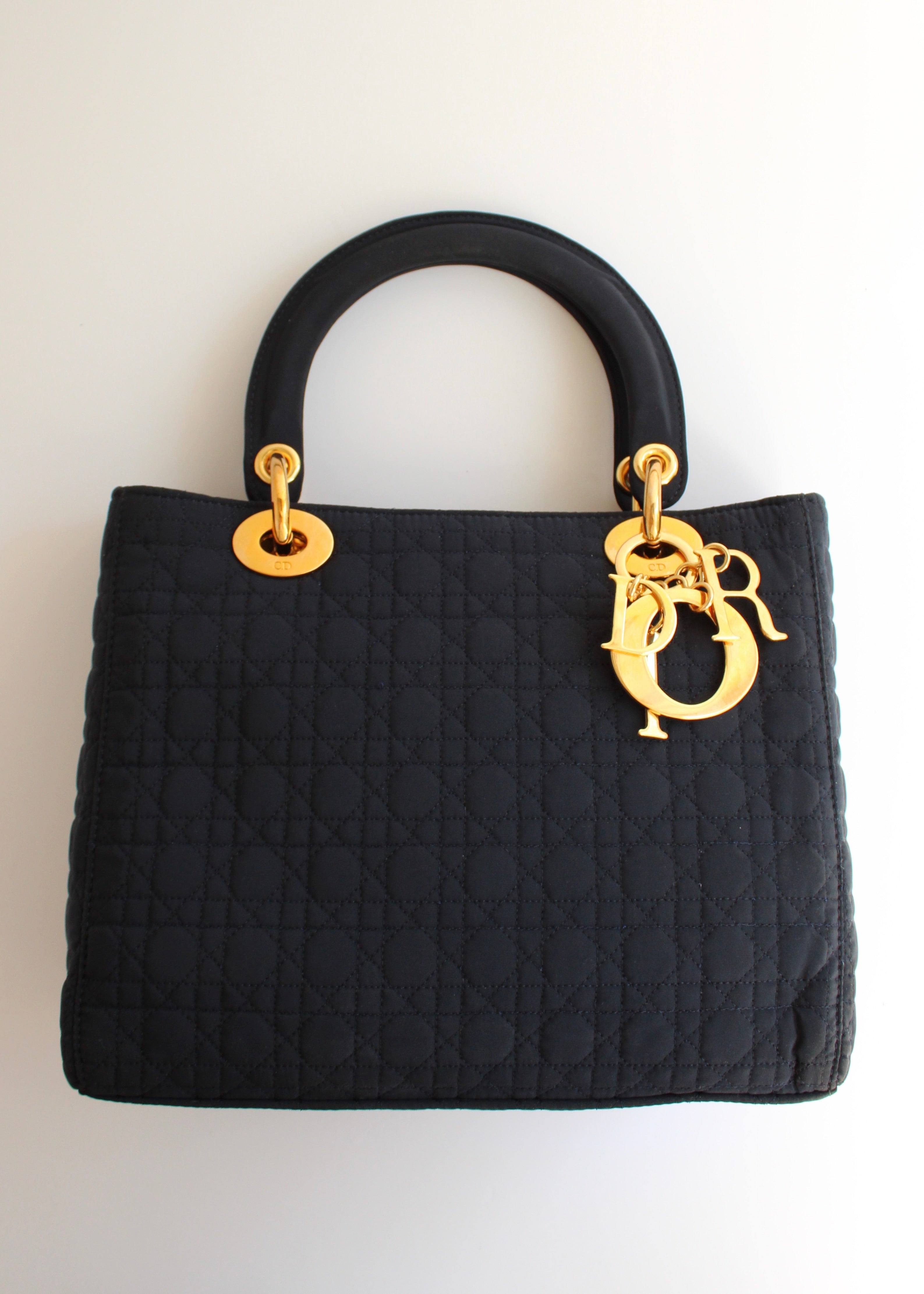 Sac à main Christian Dior Lady Dior Medium en toile bleu marine, d'occasion authentique, avec accastillage doré