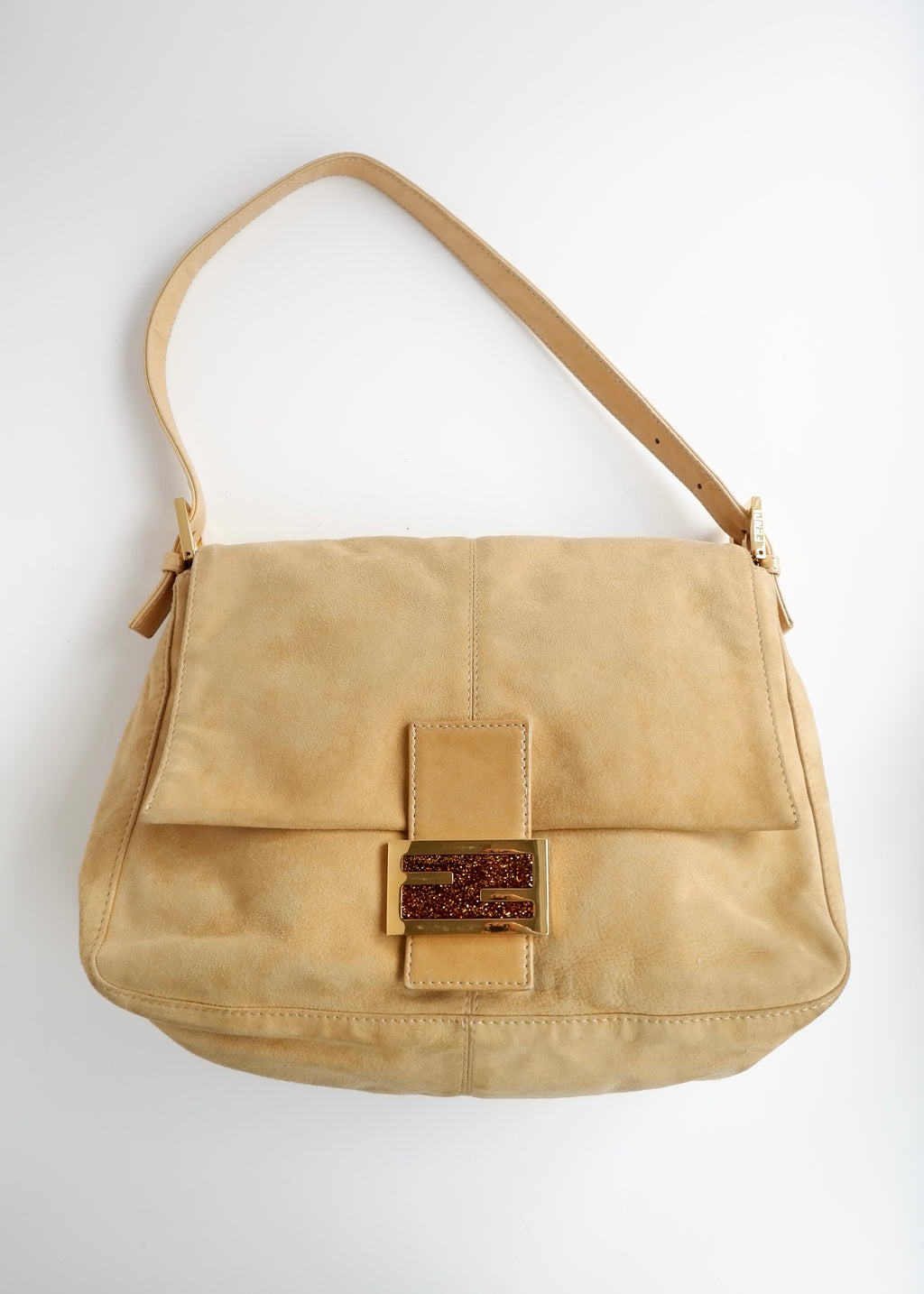 Sac à bandoulière Fendi Mamma Baguette en daim beige d'occasion authentique