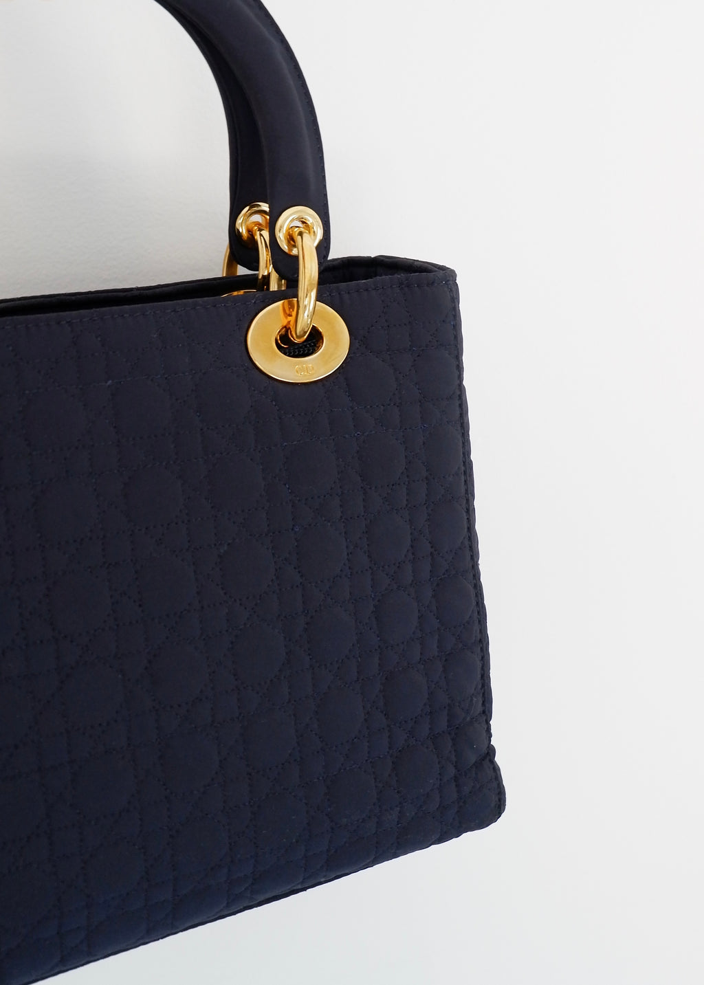 Sac à main Christian Dior Lady Dior Medium en toile bleu marine, d'occasion authentique, avec accastillage doré