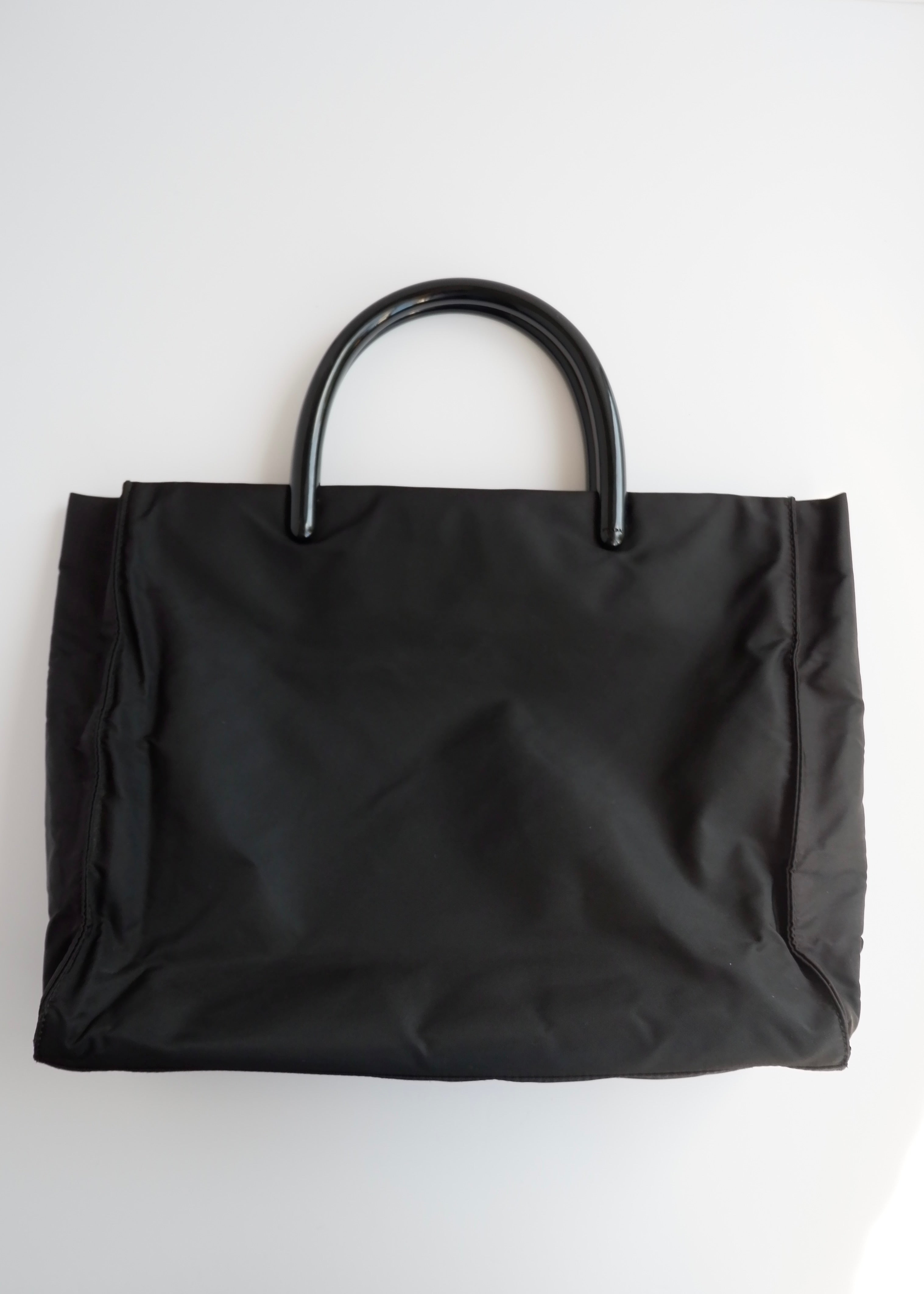 Sac à main Prada d'occasion authentique en nylon noir avec anse en acétate