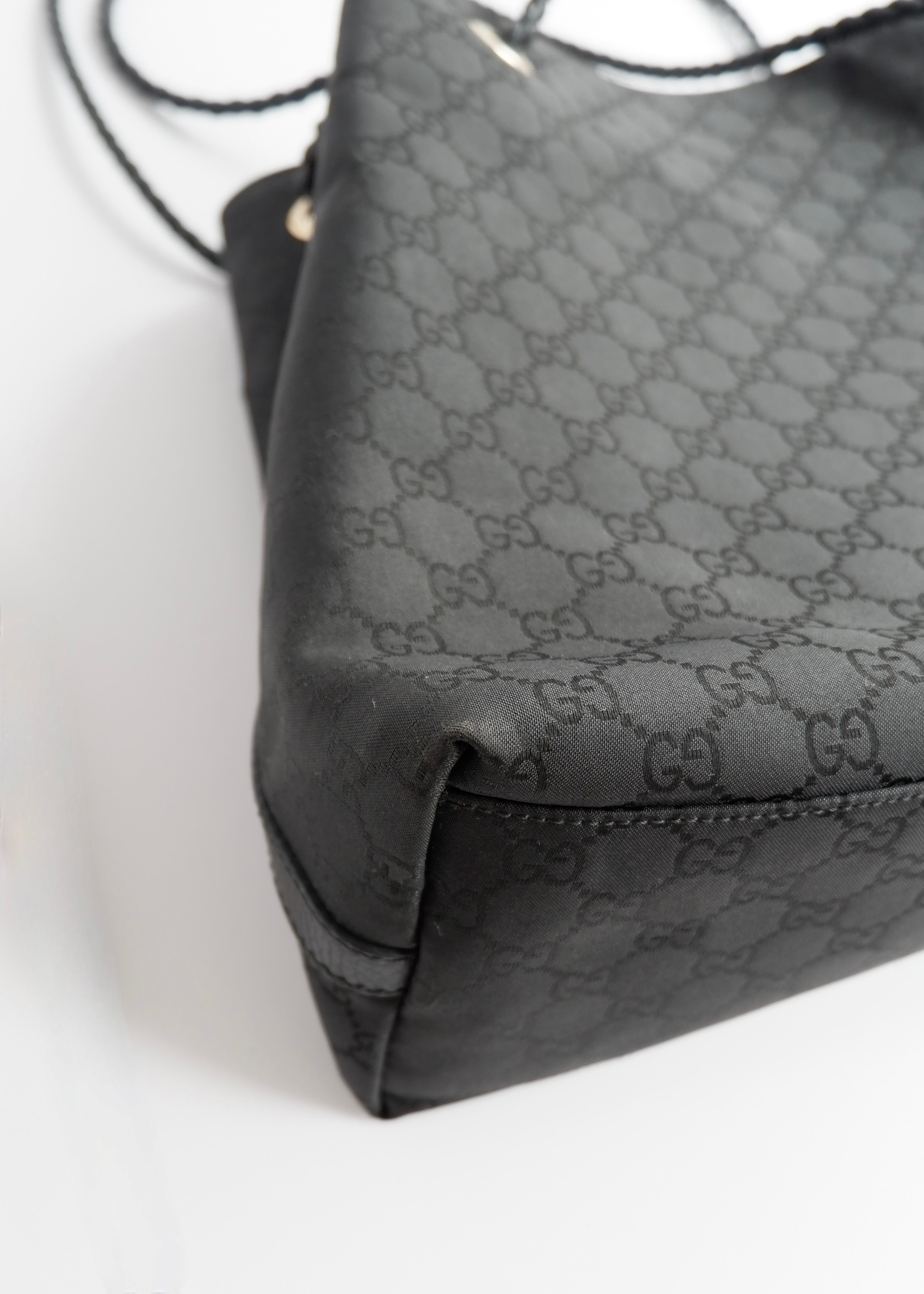 Preowned Gucci Black GG Canvas Leather Woven Strap Shoulder Tote
