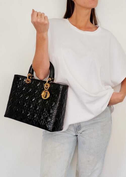 Authentique sac Lady Dior en cuir verni noir de seconde main